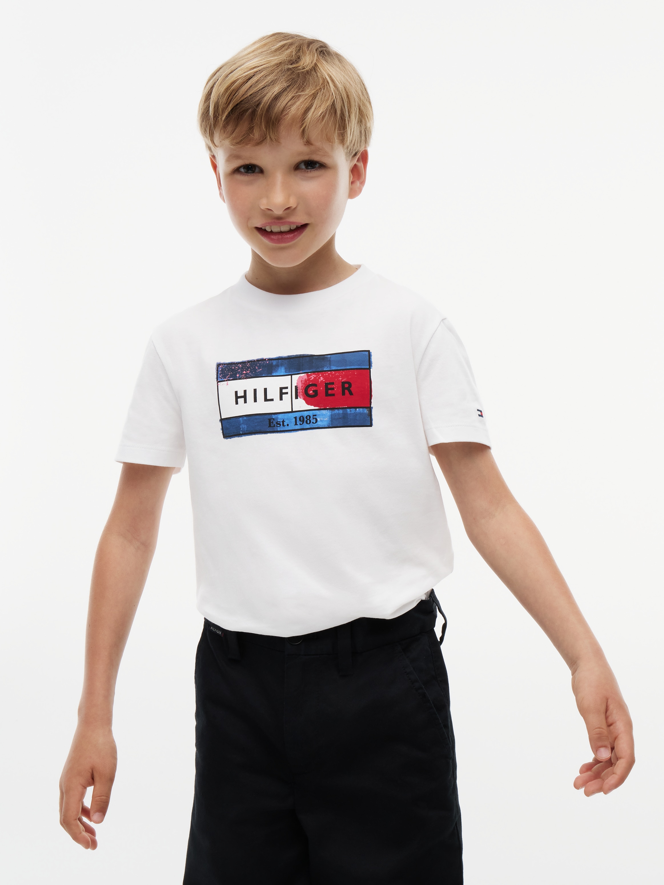 Tommy Hilfiger T-shirt »HILFIGER FLAG GRAPHIC TEE« Encolure ronde, coupe régulière, enfants jusqu'à 16 ans