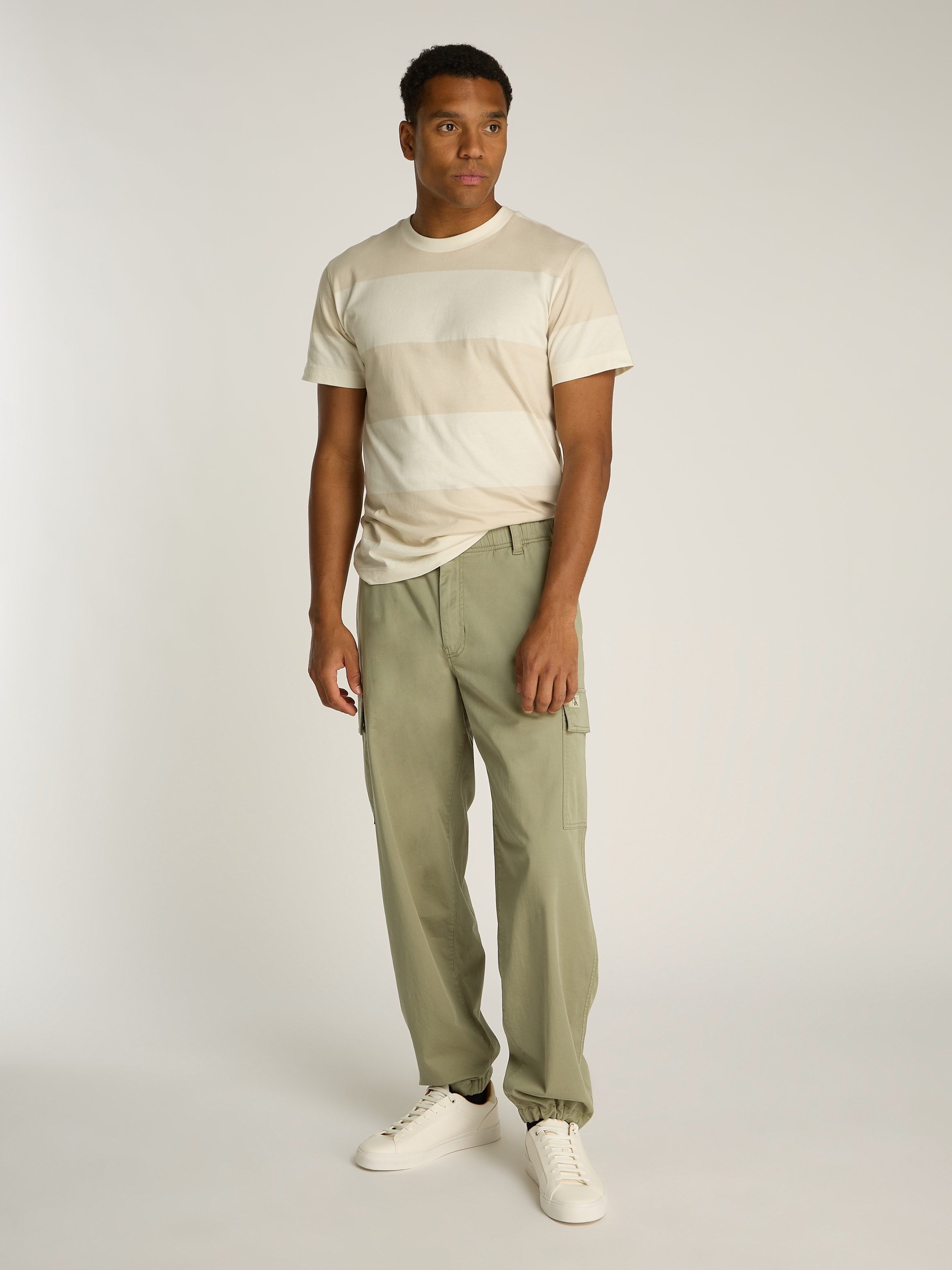 Calvin Klein Jeans Cargohose »REGULAR STRAIGHT CARGO«, mit Logoprägung