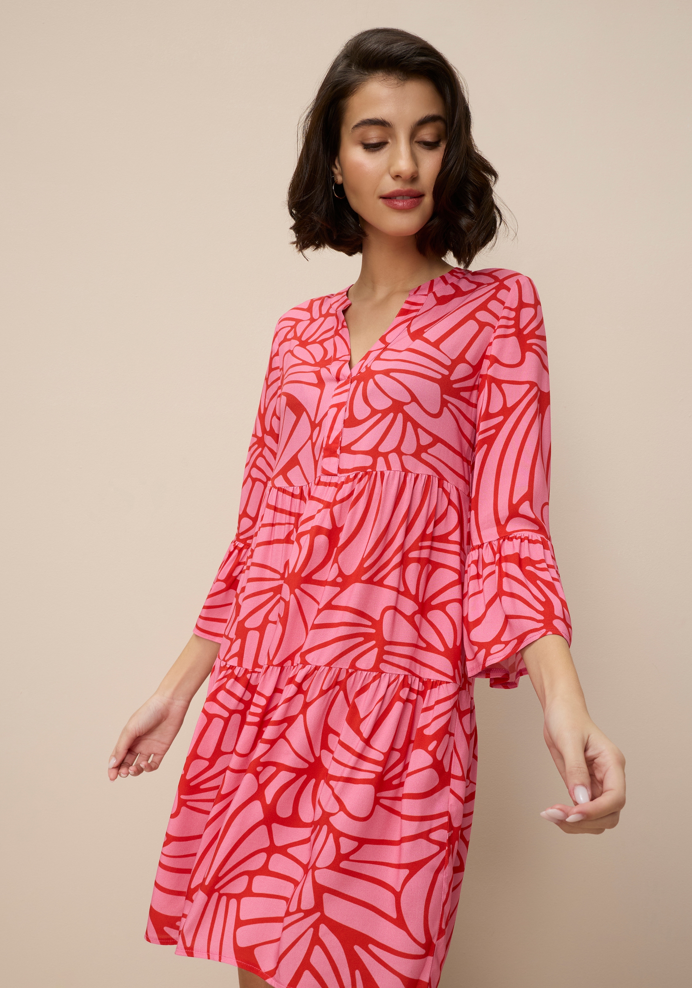 Image of Tamaris Sommerkleid "mit Allover-Print und Volants" aus Viskose, für Frühling und Sommer, Mini-Länge
