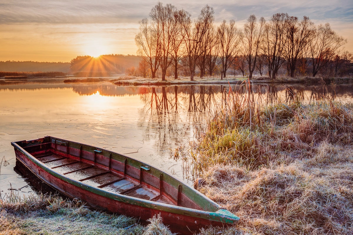 Image of Papermoon Fototapete "Boot in Winterlandschaft"