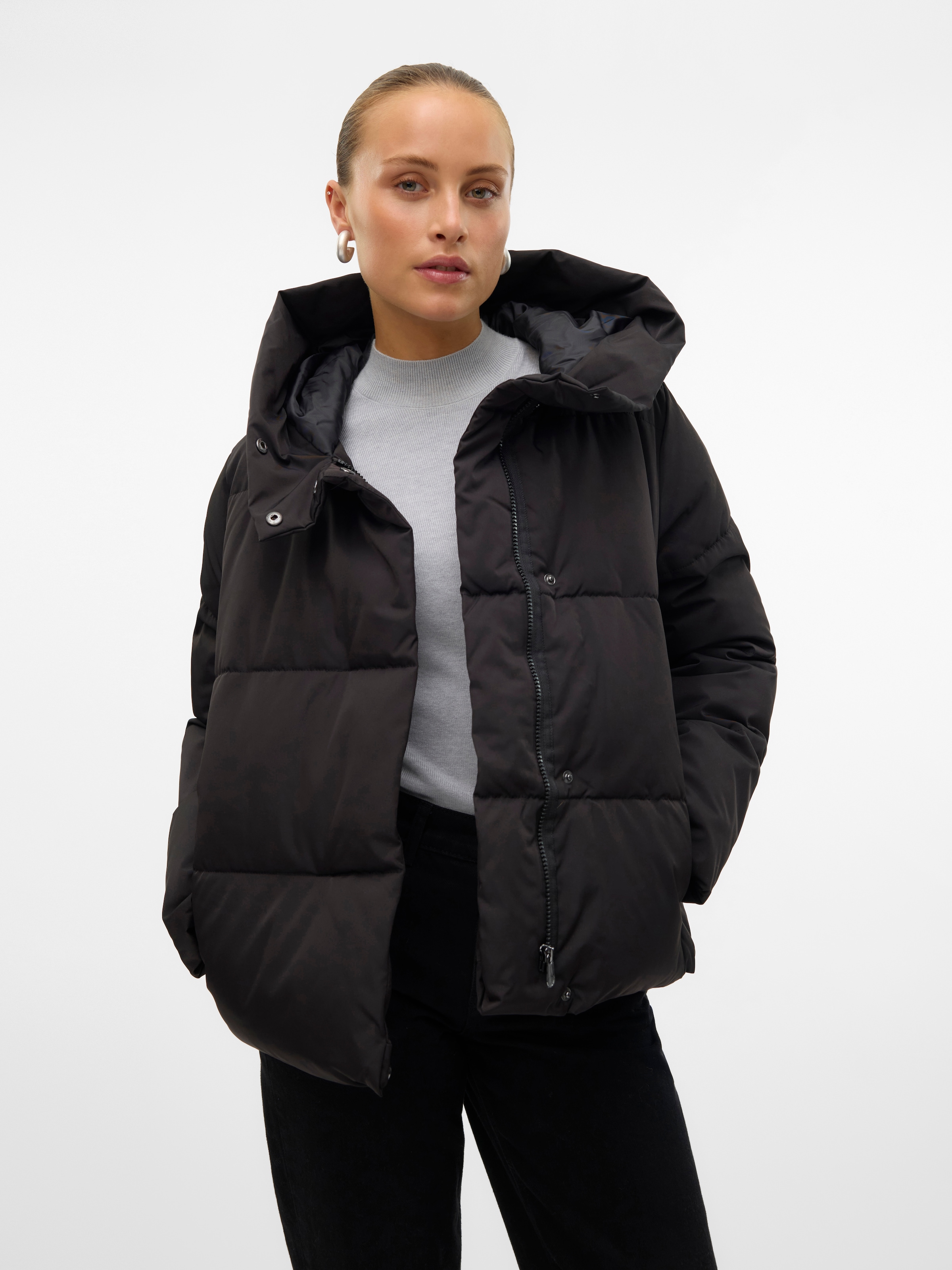 Image of Vero Moda Steppjacke "VMSTELLA SHORT JACKET NOOS" mit Kapuze Polyester-Steppqualität, verdeckter Reissverschluss, Kapuze