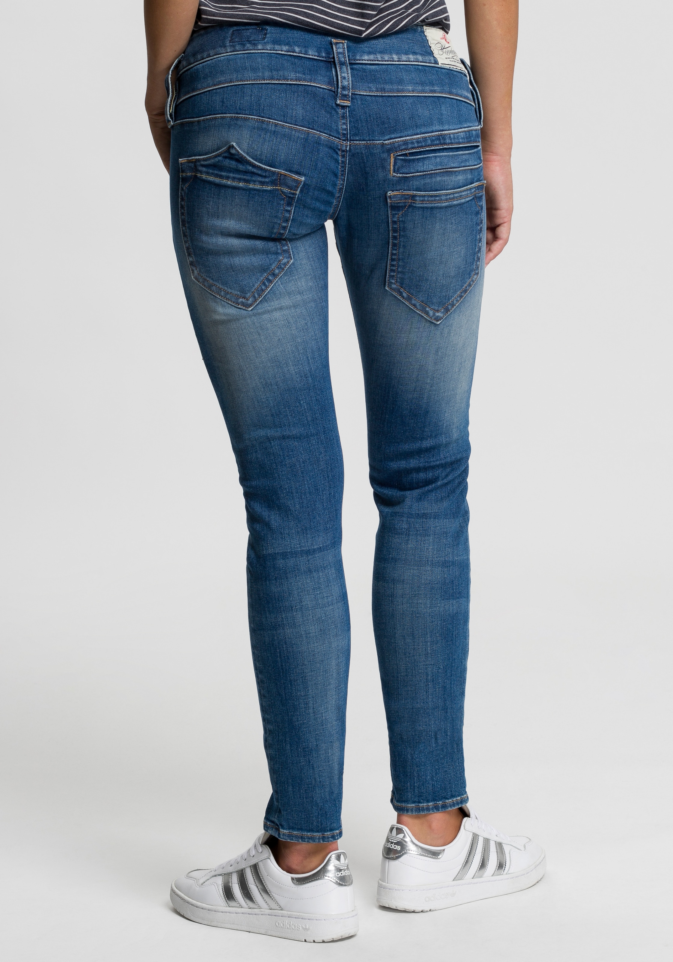 ♕ Herrlicher Slim-fit-Jeans »PITCH SLIM ORGANIC«, Vintage-Style mit  Abriebeffekten versandkostenfrei bestellen
