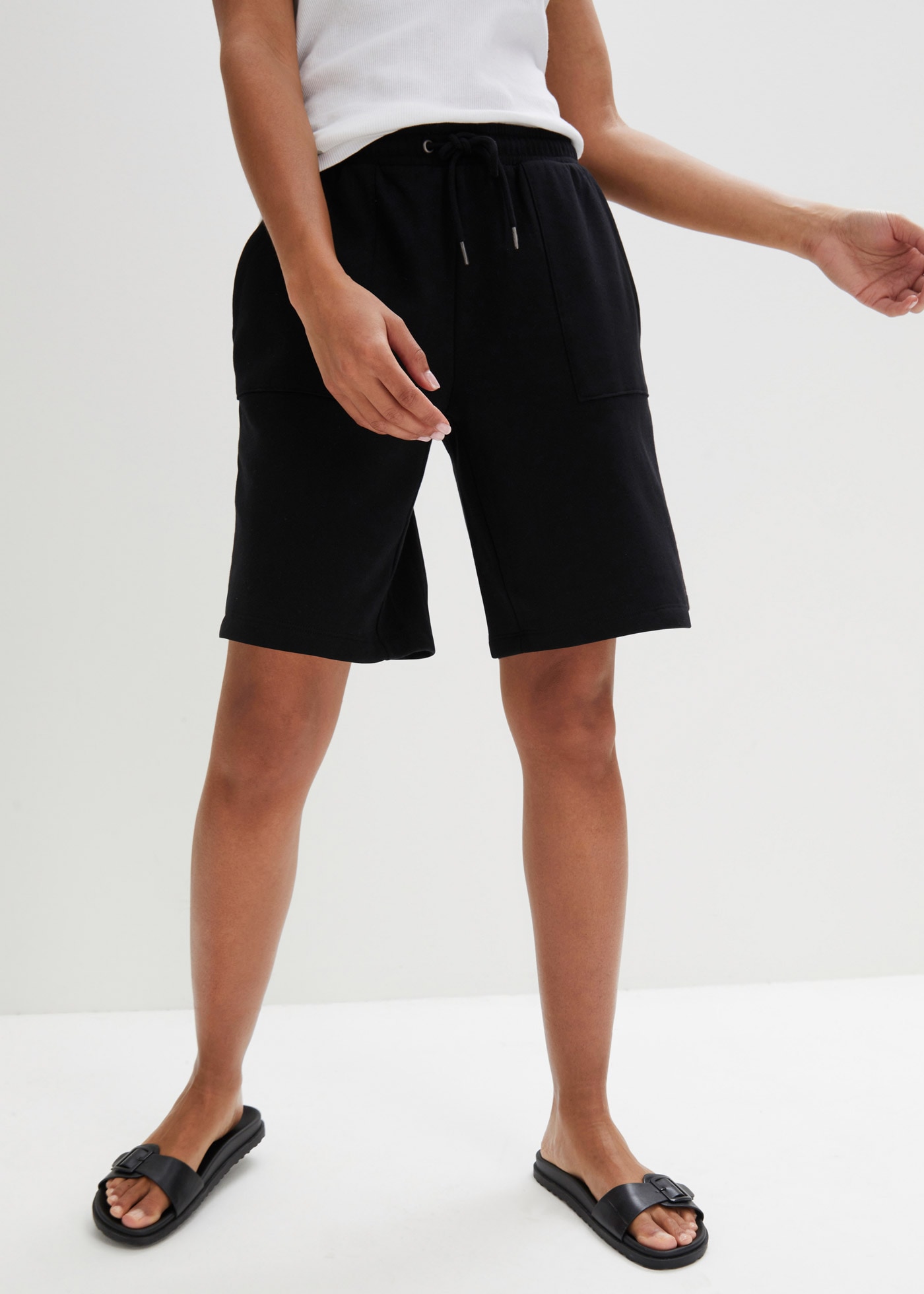 Image of bonprix Sweatshorts aus überwiegend Baumwolle, mit grossem Taschen, lockere Passform