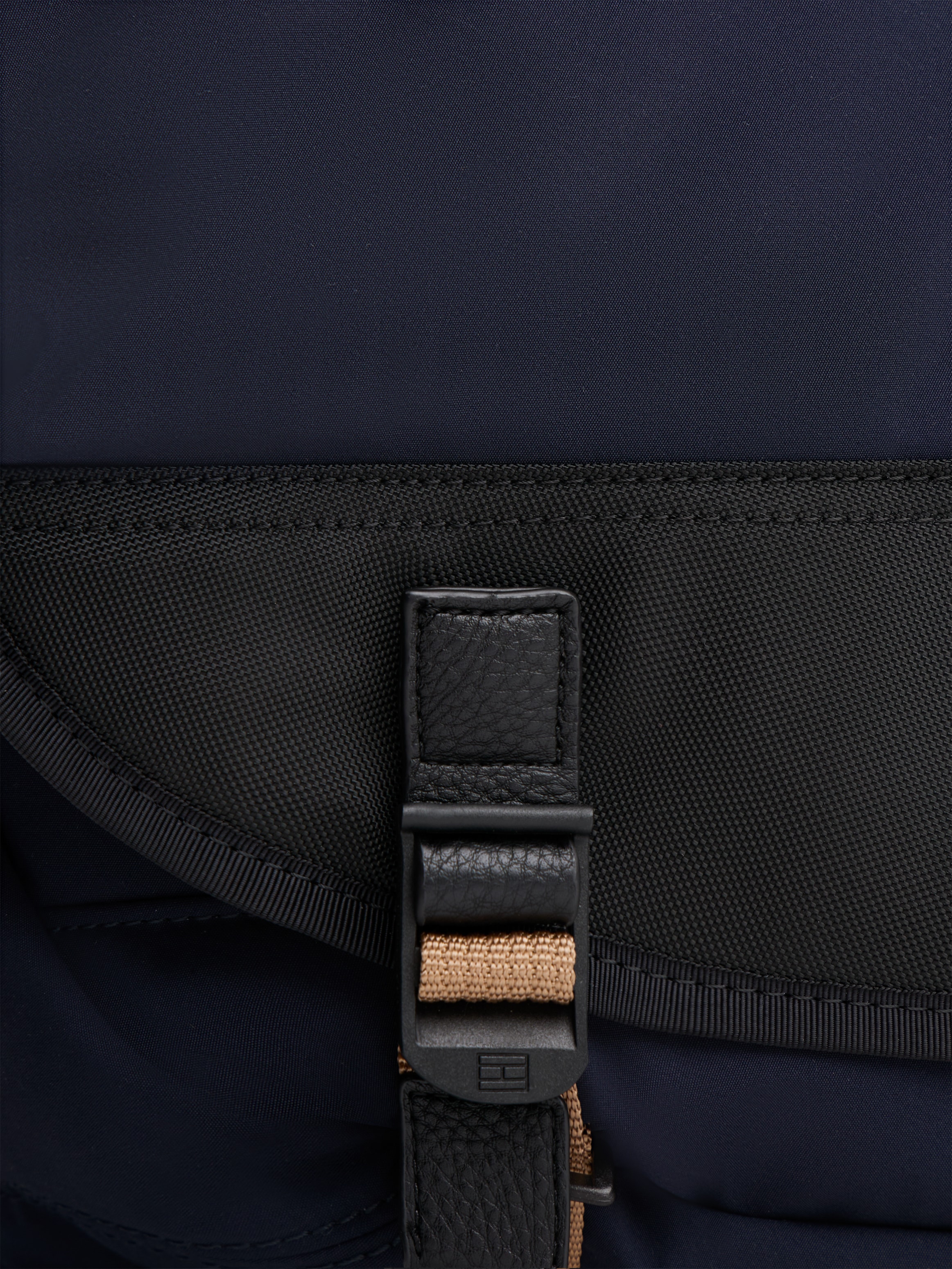 Tommy Hilfiger Sac pour ordinateur portable »TH TRAVEL MESSENGER« sac d'affaires unisexe, mallette avec rabat