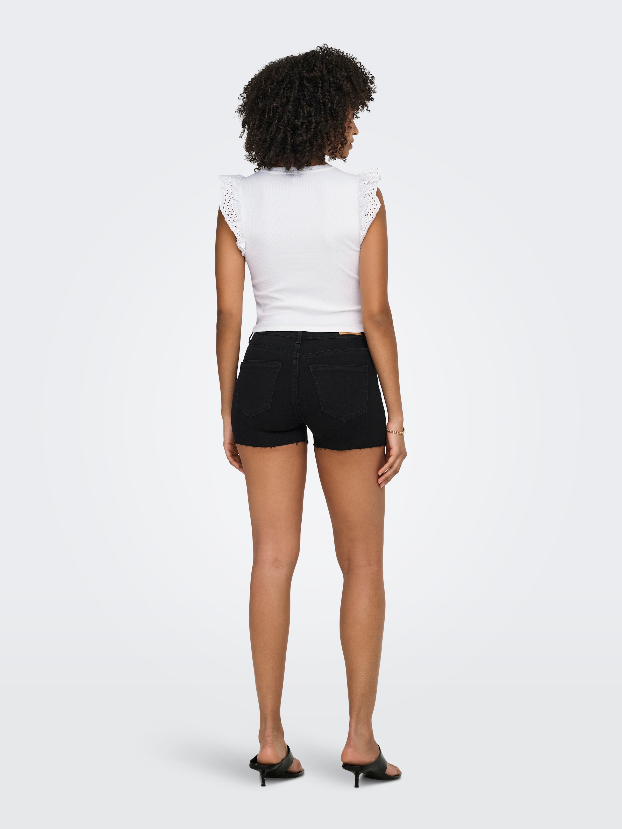 ONLY Top à volants »ONLMATHILDA S/L LACE DETAIL TOP JRS NOOS« mélange de coton, regular fit, col rond