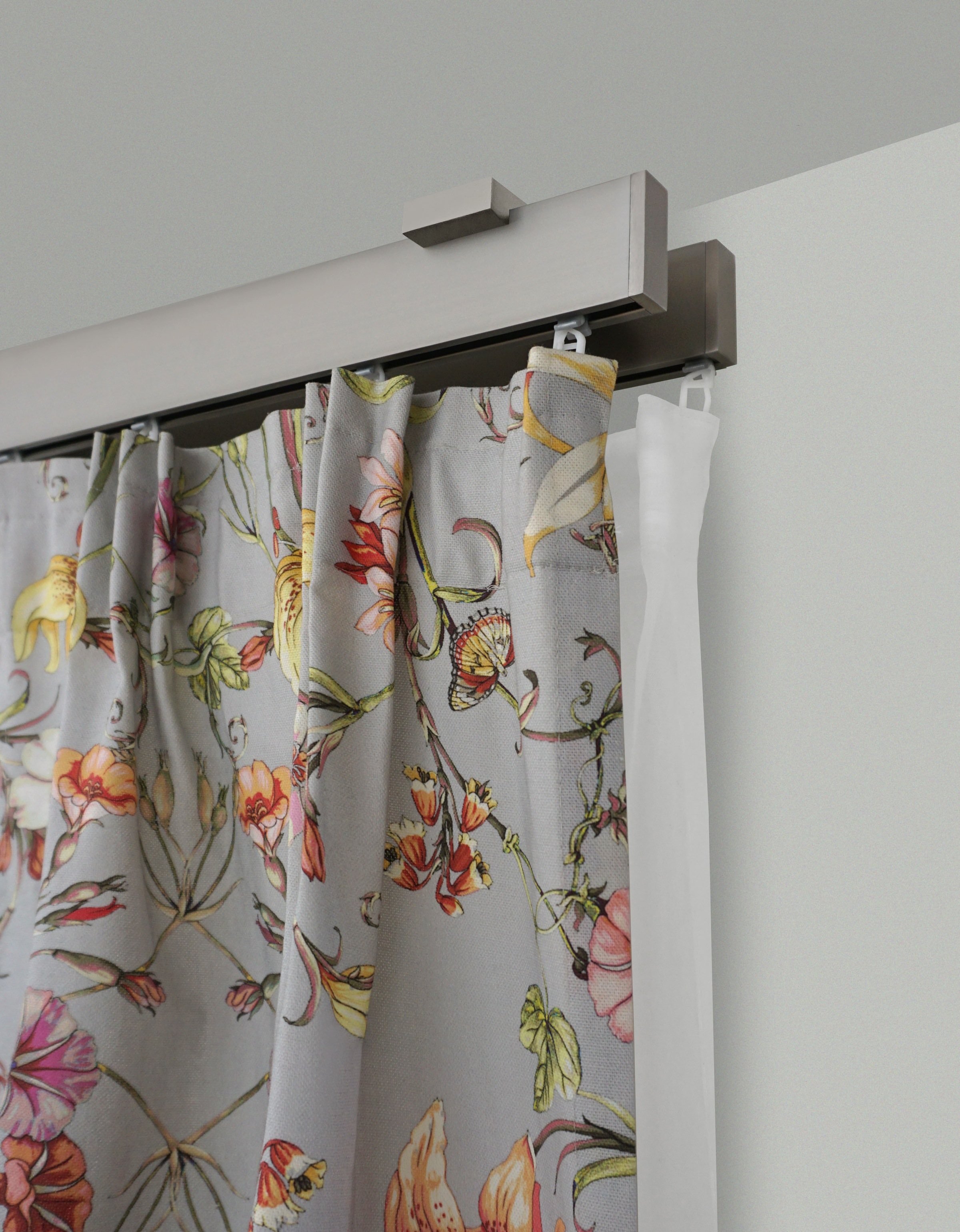 Image of GARESA Gardinenstange »FLAT«, 2 läufig-läufig, Wunschmasslänge, Rechteckprofil, Deckenmontage, perfekter Lauf, modern, mit Profilverbinder verlängerbar, mit Endkappe bei Ackermann Versand Schweiz