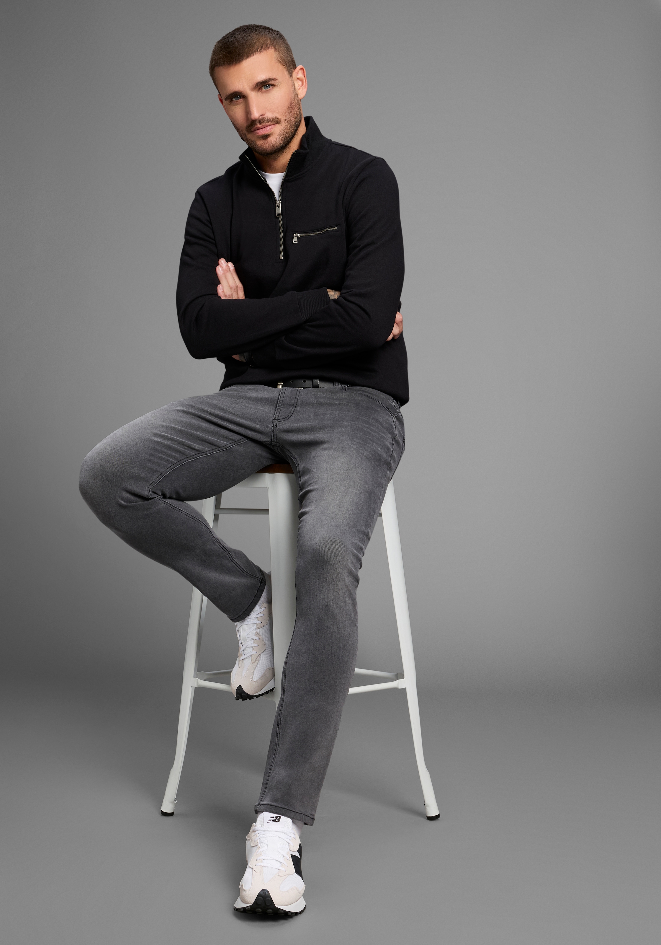 Bruno Banani Slim-fit-Jeans »Grady« schmale Beinweite, niedrige Leibhöhe, figurbetonte Silhouette