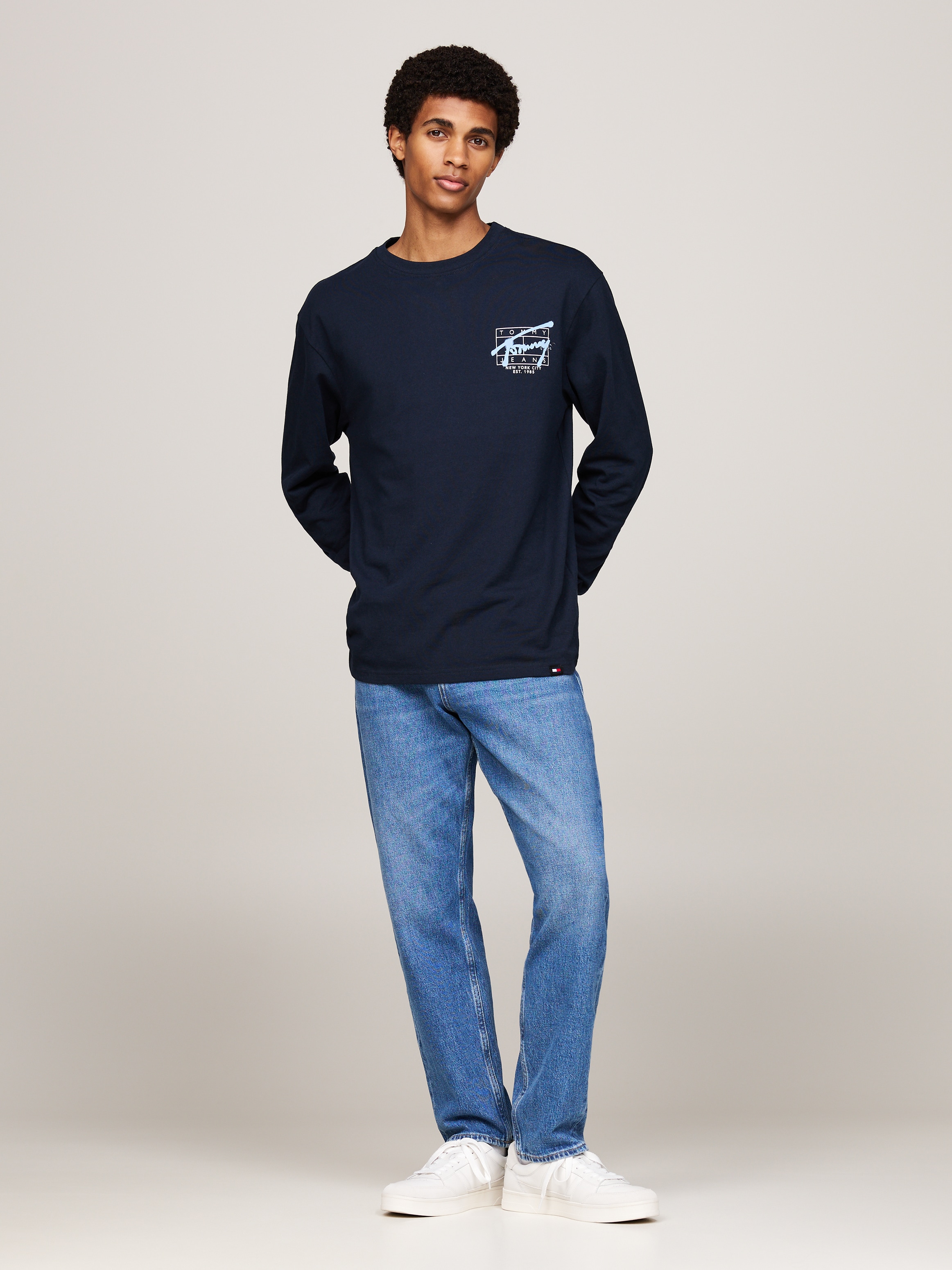 Tommy Jeans Plus Longsleeve »TJM REG SPRAY TEE LS EXT«, Grosse Grössen, mit grossem Print auf dem Rücken