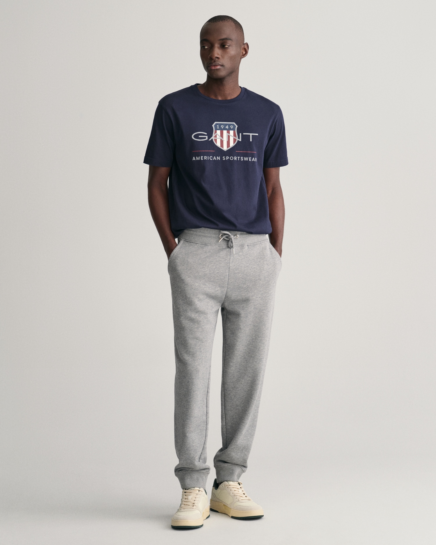 Gant Pantalon sweat »REG SHIELD SWEATPANTS«  mit Logostickerei unterhalb des Bunds