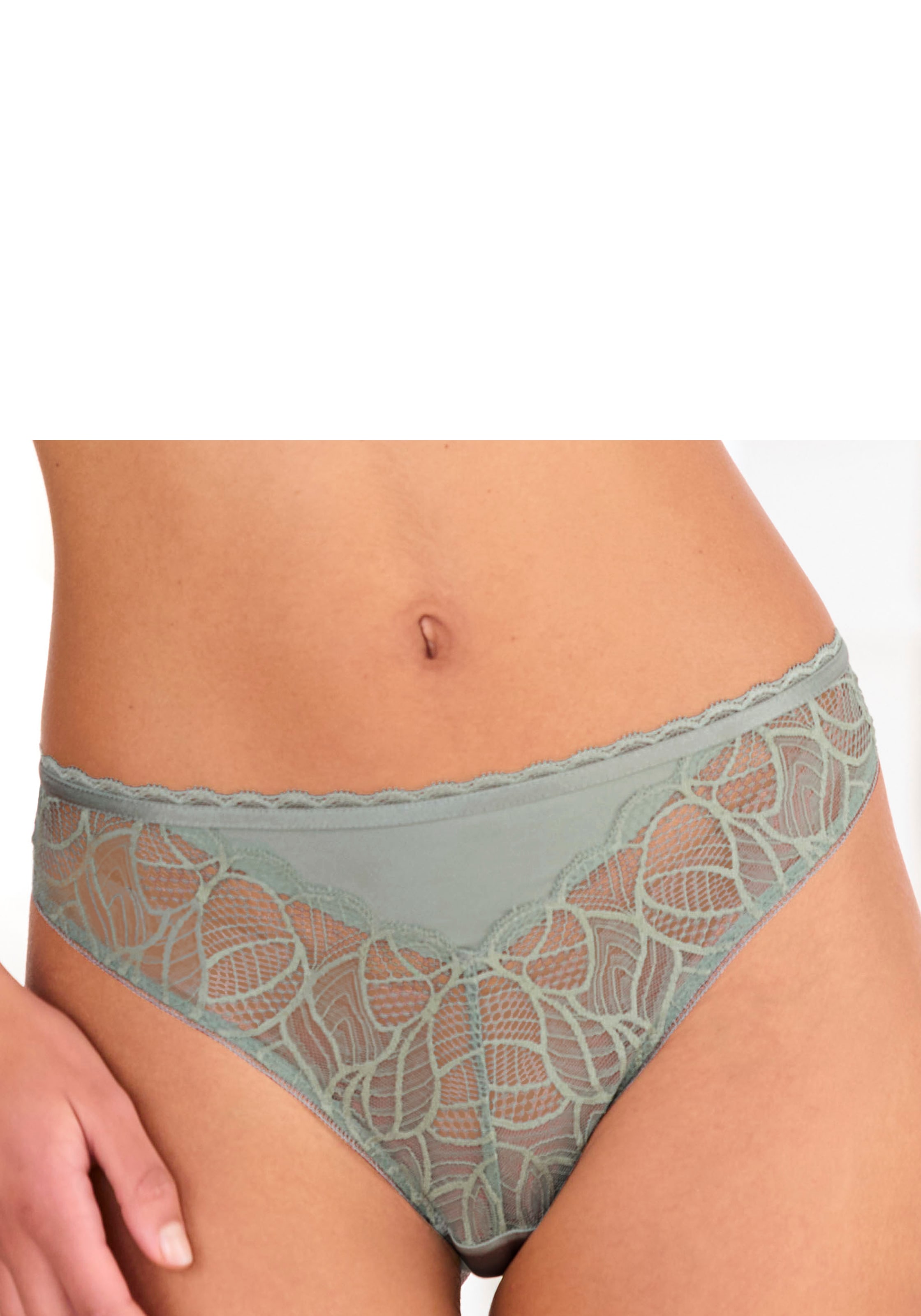 LASCANA Stringpanty »Alicia« aus dezent transparenter Spitze