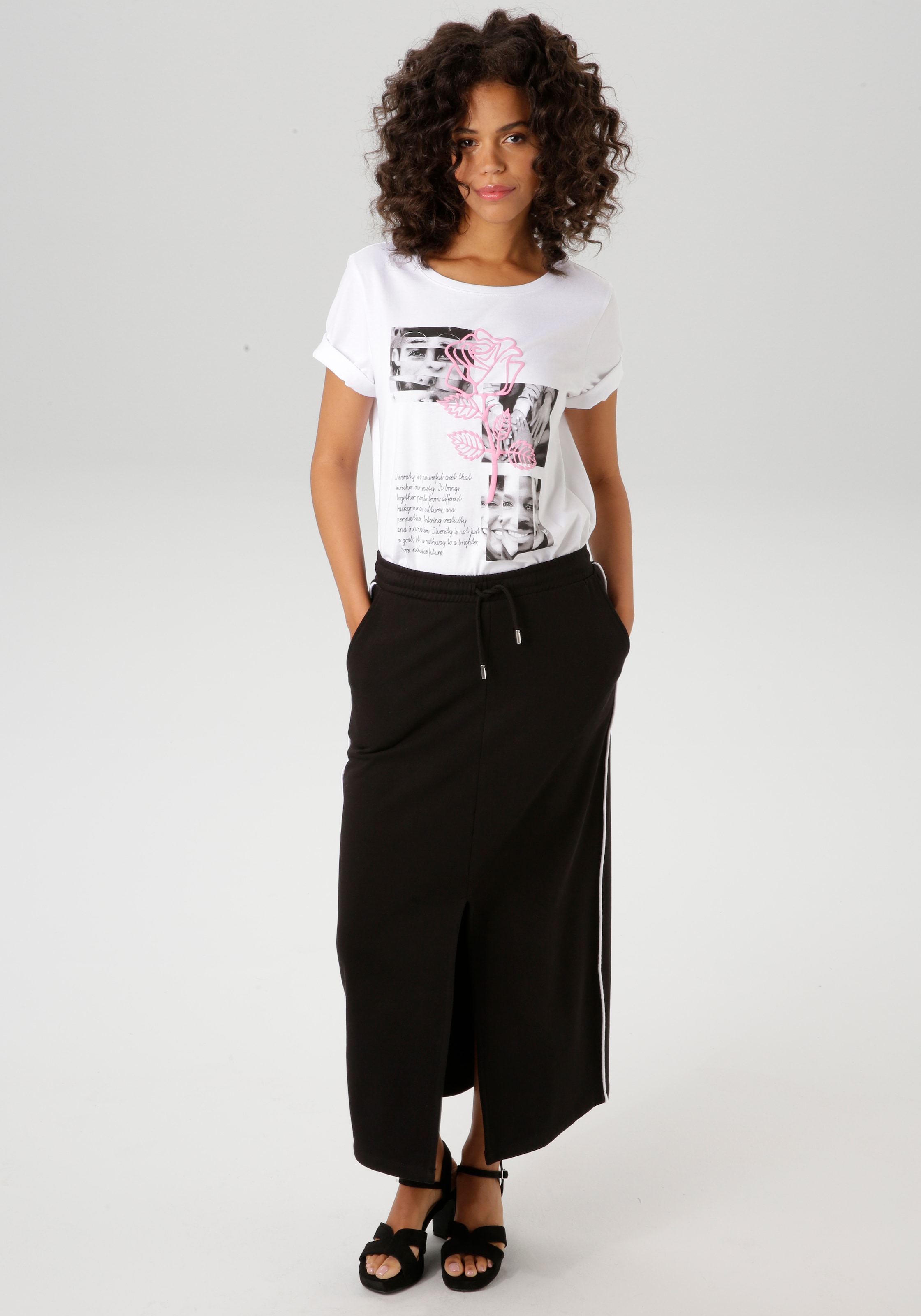 Aniston CASUAL T-Shirt, mit Rose verzierter Diversity-Frontprint