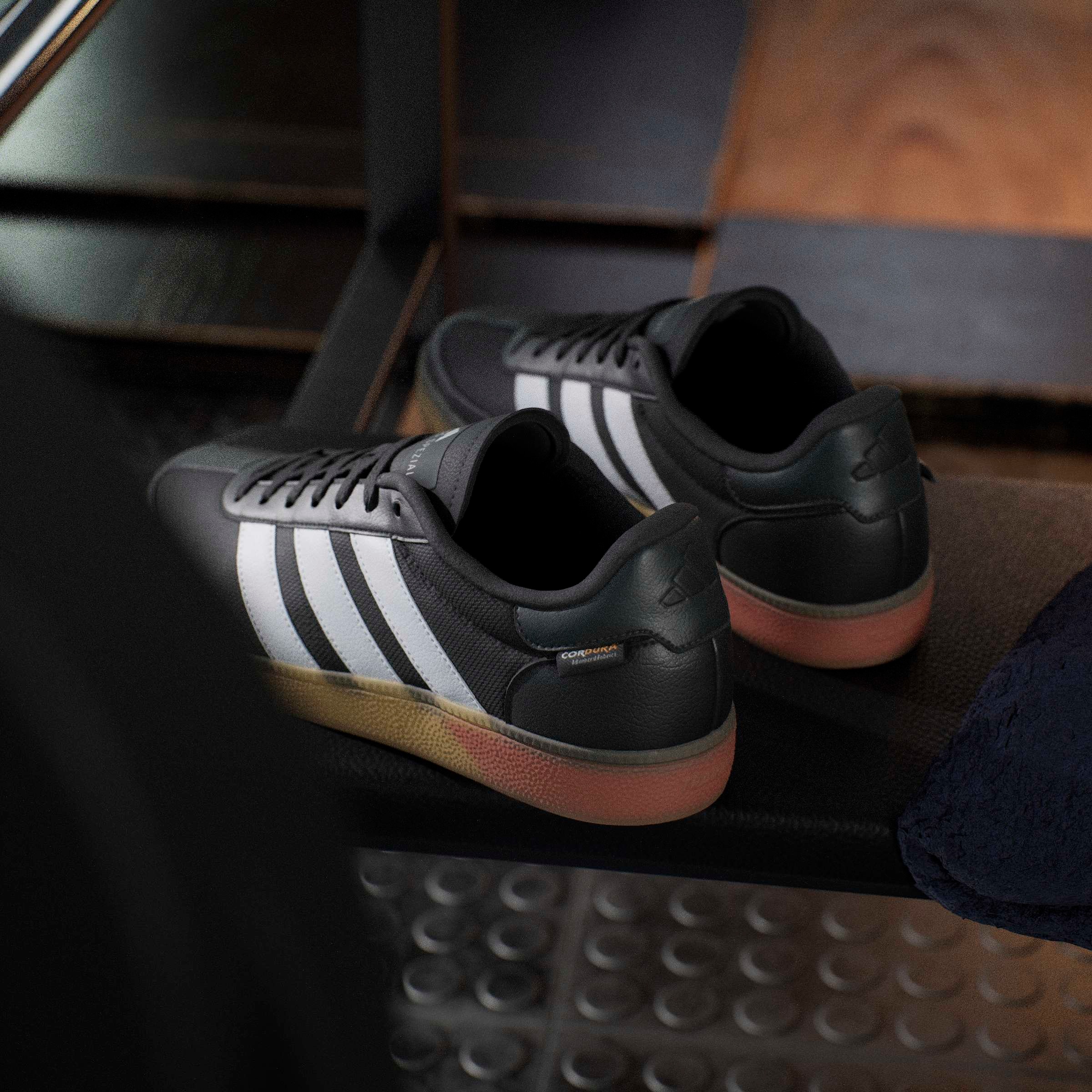 adidas Performance Chaussure d'entraînement »SPEZIAL«  particulièrement adapté pour la salle de sport et le fitness