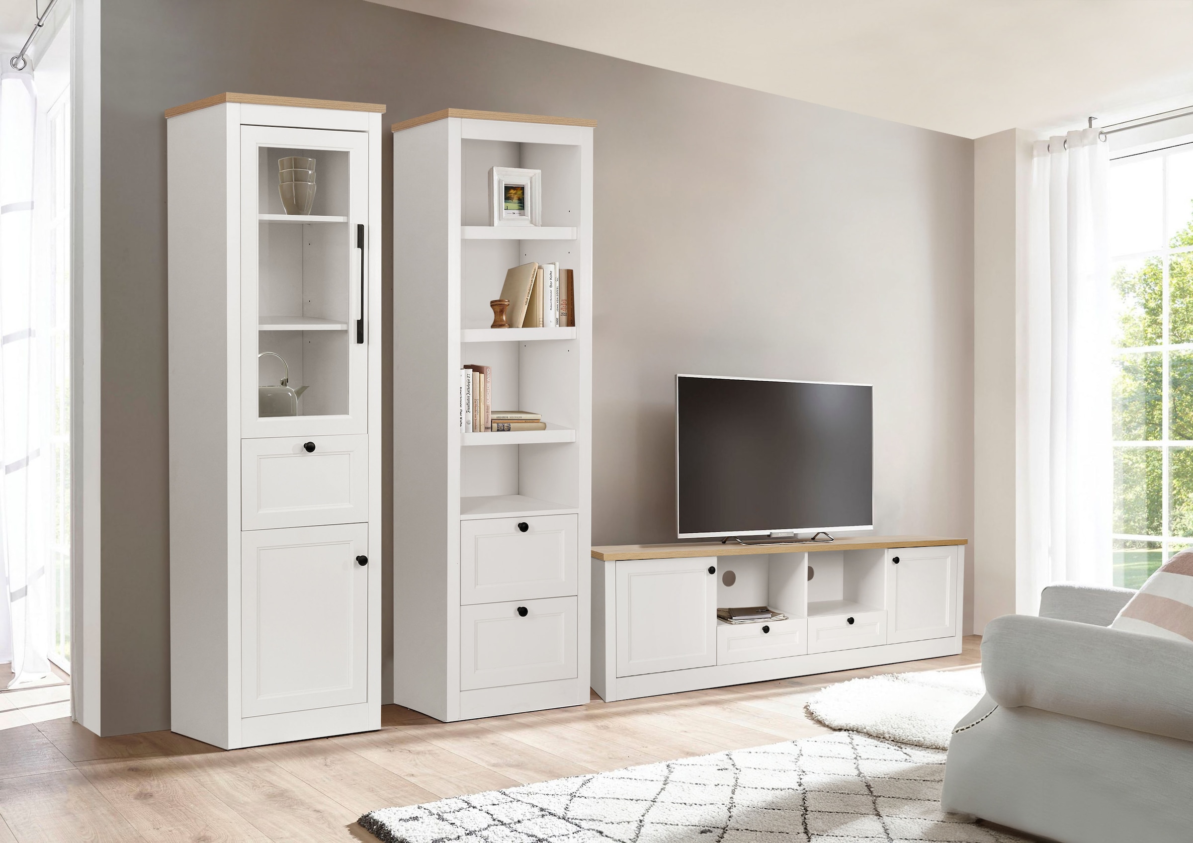 GOODproduct TV-Board »Ismund« aus MDF, mit Holz-Zierleiste, schwarzem Metallgriff, Breite 180 cm