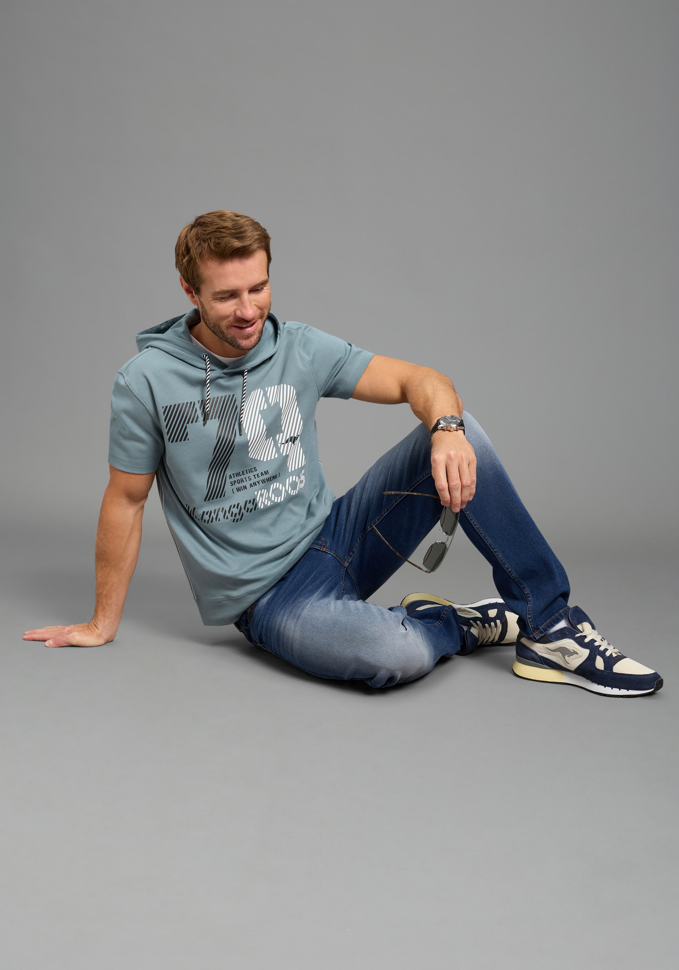 KangaROOS Kapuzenshirt mit Kapuze und angesetztem Bündchen, Halbarm-Design