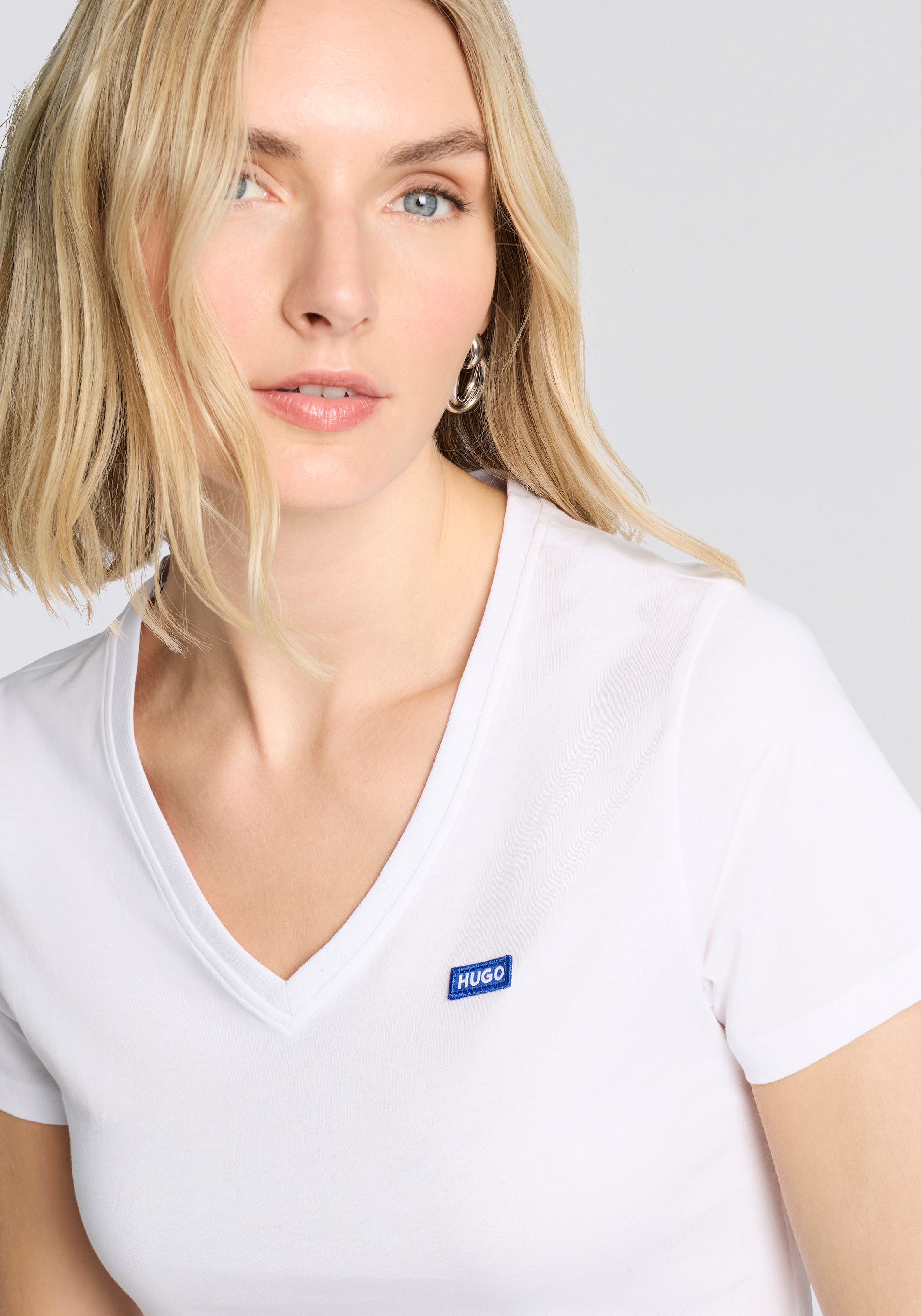 HUGO Blue T-Shirt »Classic V« mit Logo, V-Ausschnitt