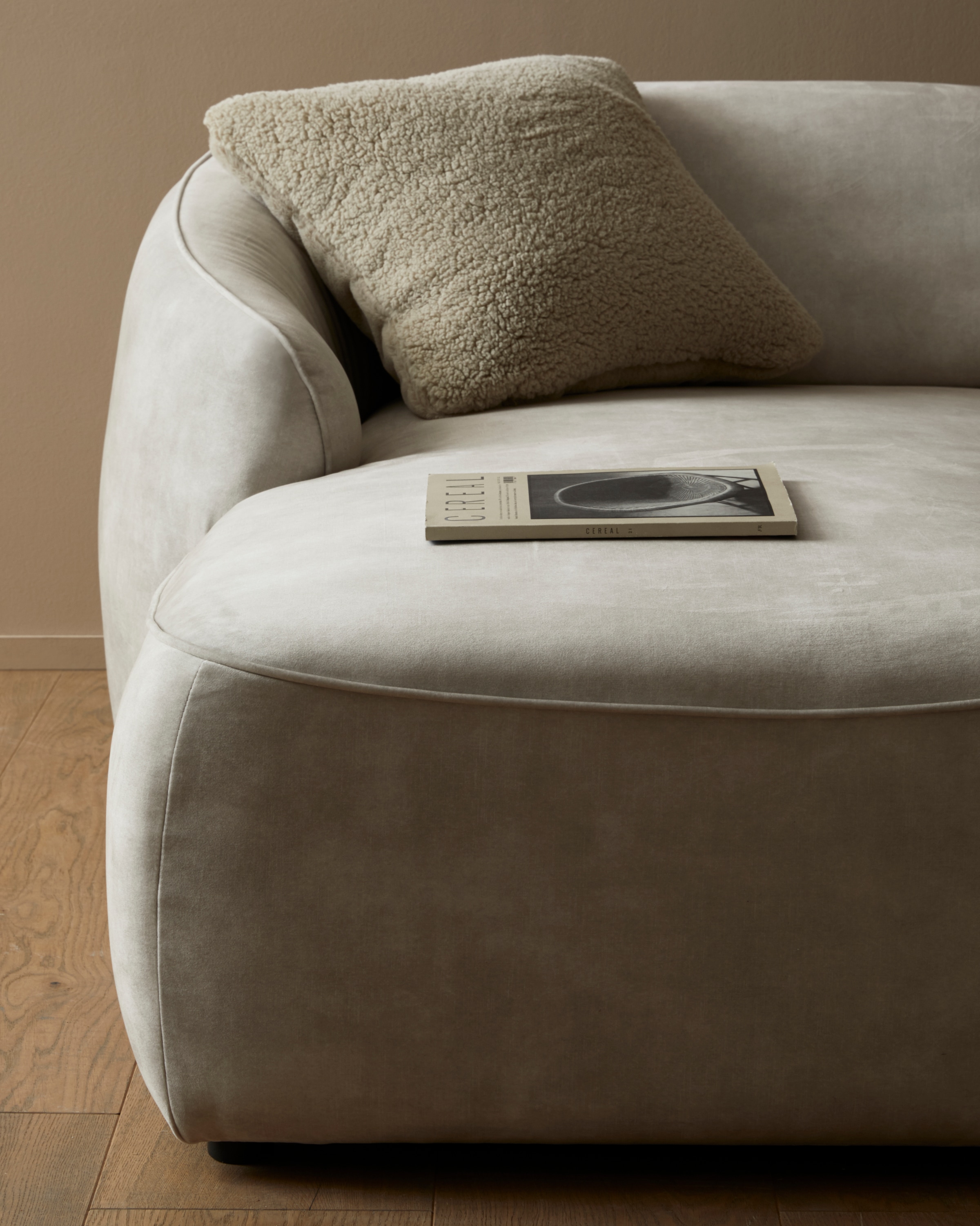 LeGer Home by Lena Gercke Ecksofa »YANI L-Form, Designersofa, organische Form, Masse B/T/H: 255/170/81 cm«, mit Wellenunterfederung, auch in Bouclé, Recamiere rechts/links