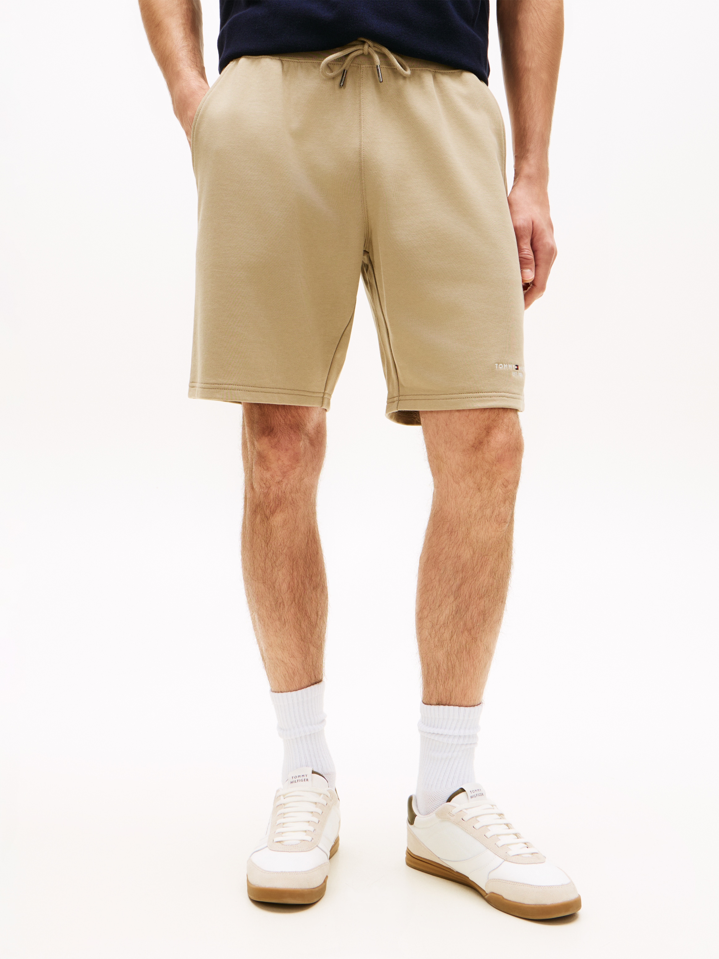 Tommy Hilfiger Short en molleton »TOMMY LOGO«  Regular fit mit elastischem Bund