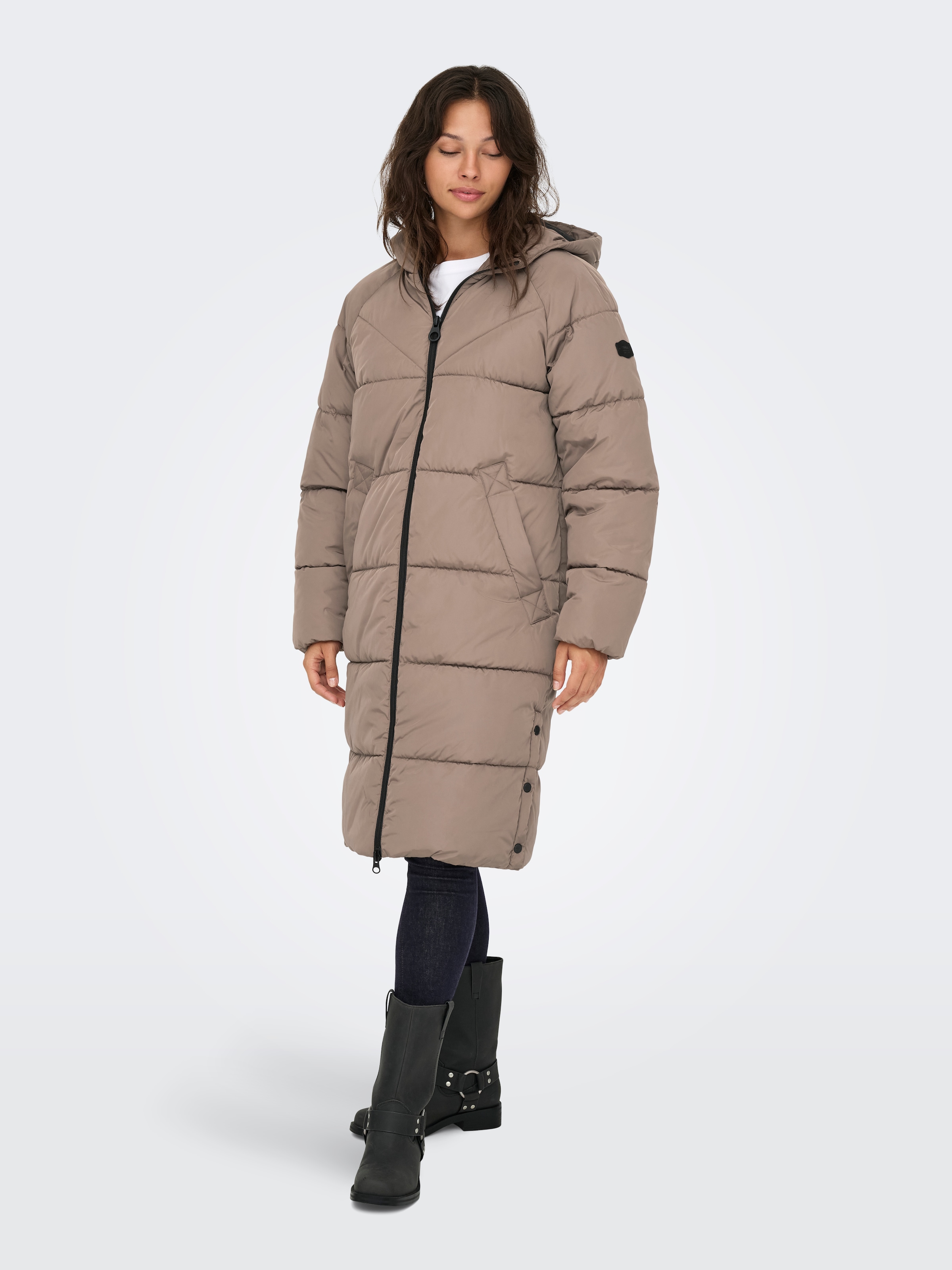 ONLY Manteau matelassé »ONLAMAND – Langer Puffercoat mit 2-Wege-Reissverschluss« lässig geschnitten, modisch, Steppware, Materialmix, hochschliessend