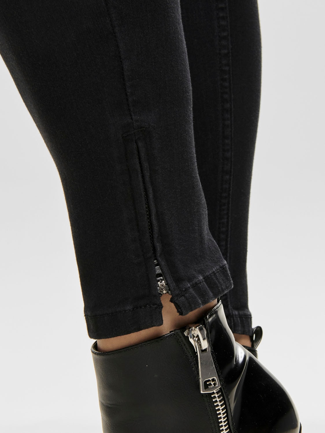 ONLY CARMAKOMA Skinny-fit-Jeans »CARKARLA REG SK ANKLE ZIP JNS«, mit Reissverschluss am Beinabschluss