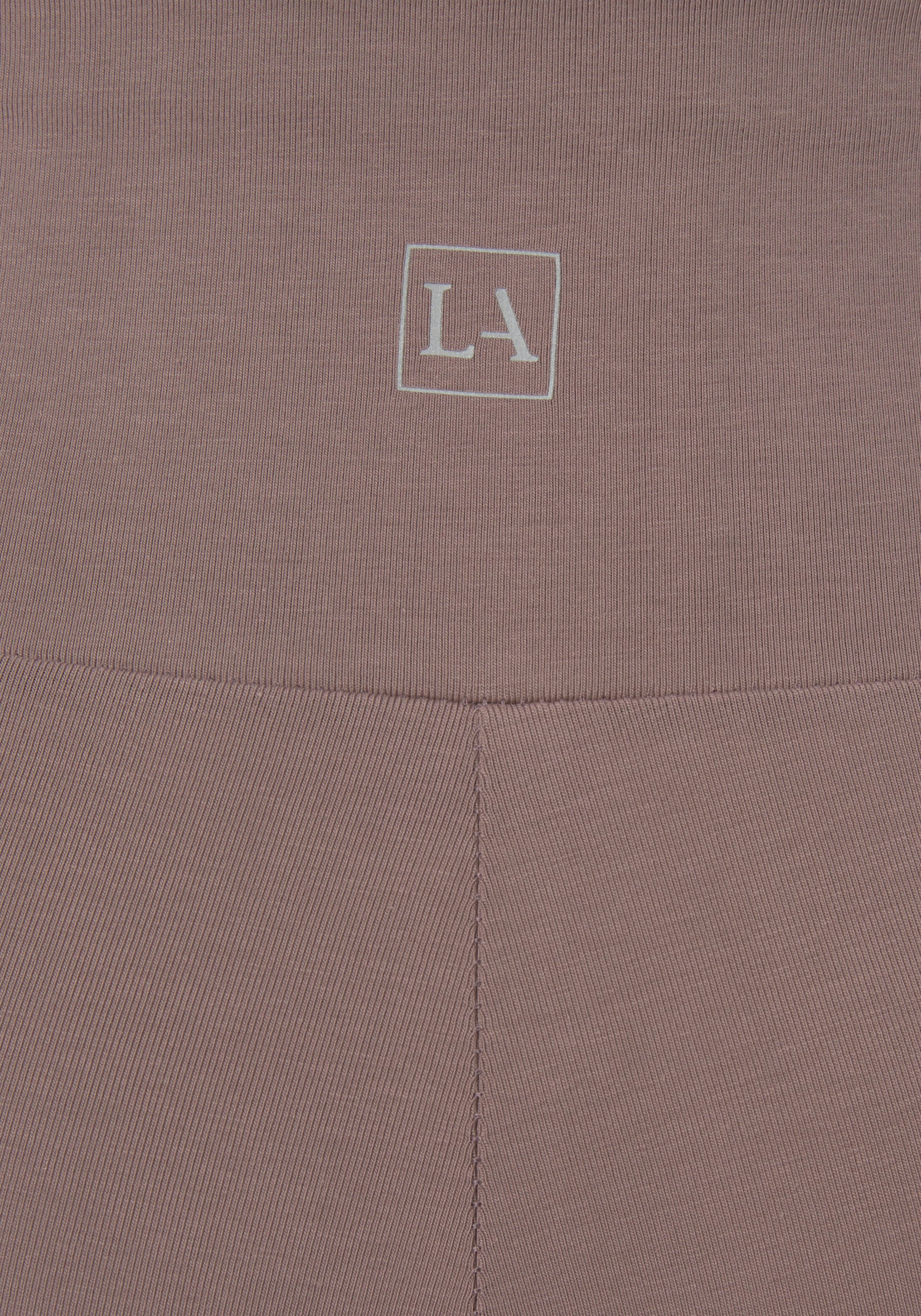 LASCANA Shorts »mit breitem Bündchen«, und Logodruck, Loungewear