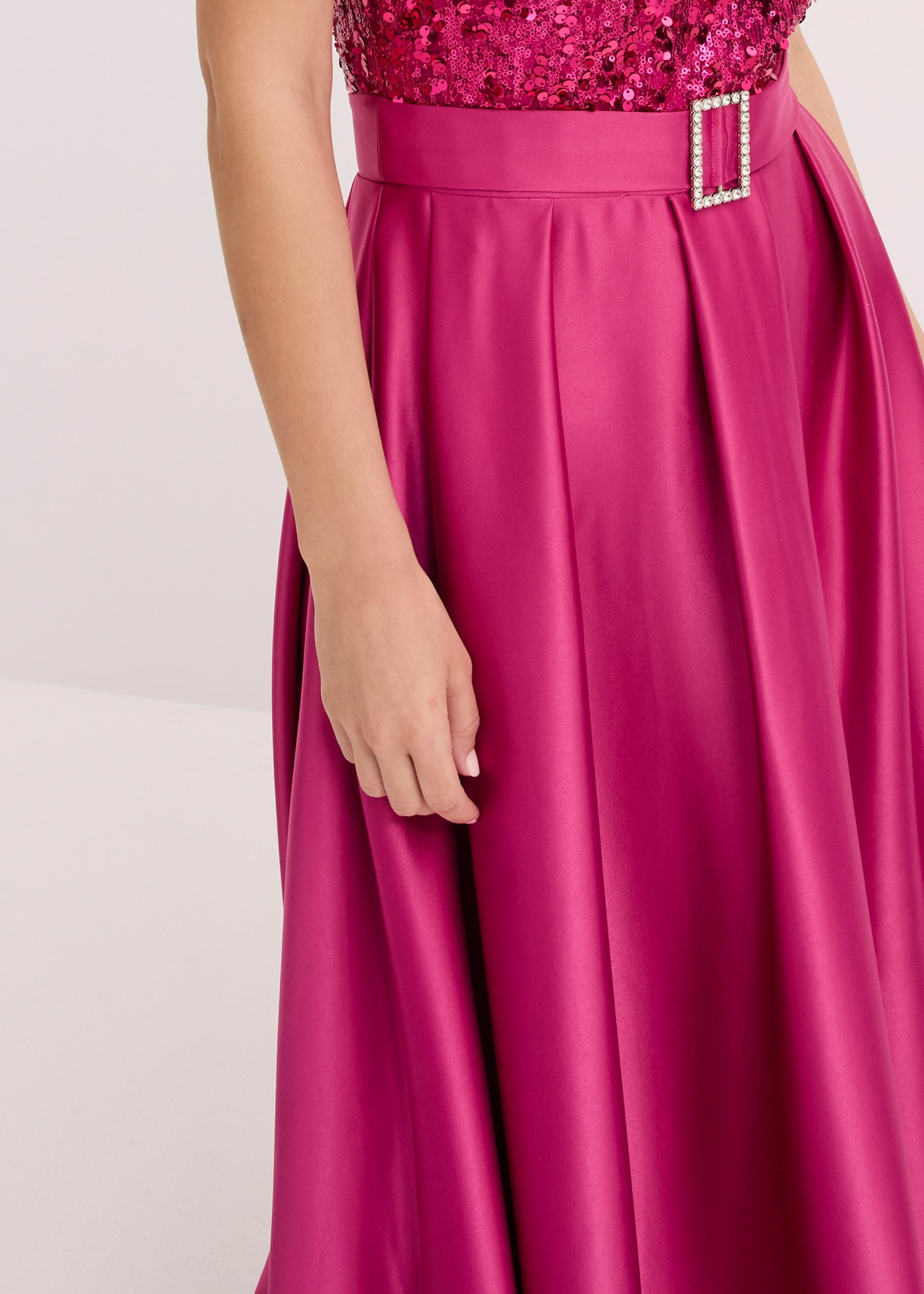 bonprix Robe de soirée für festliche Anlässe, aus glänzendem Satin, ausgestellte Passform
