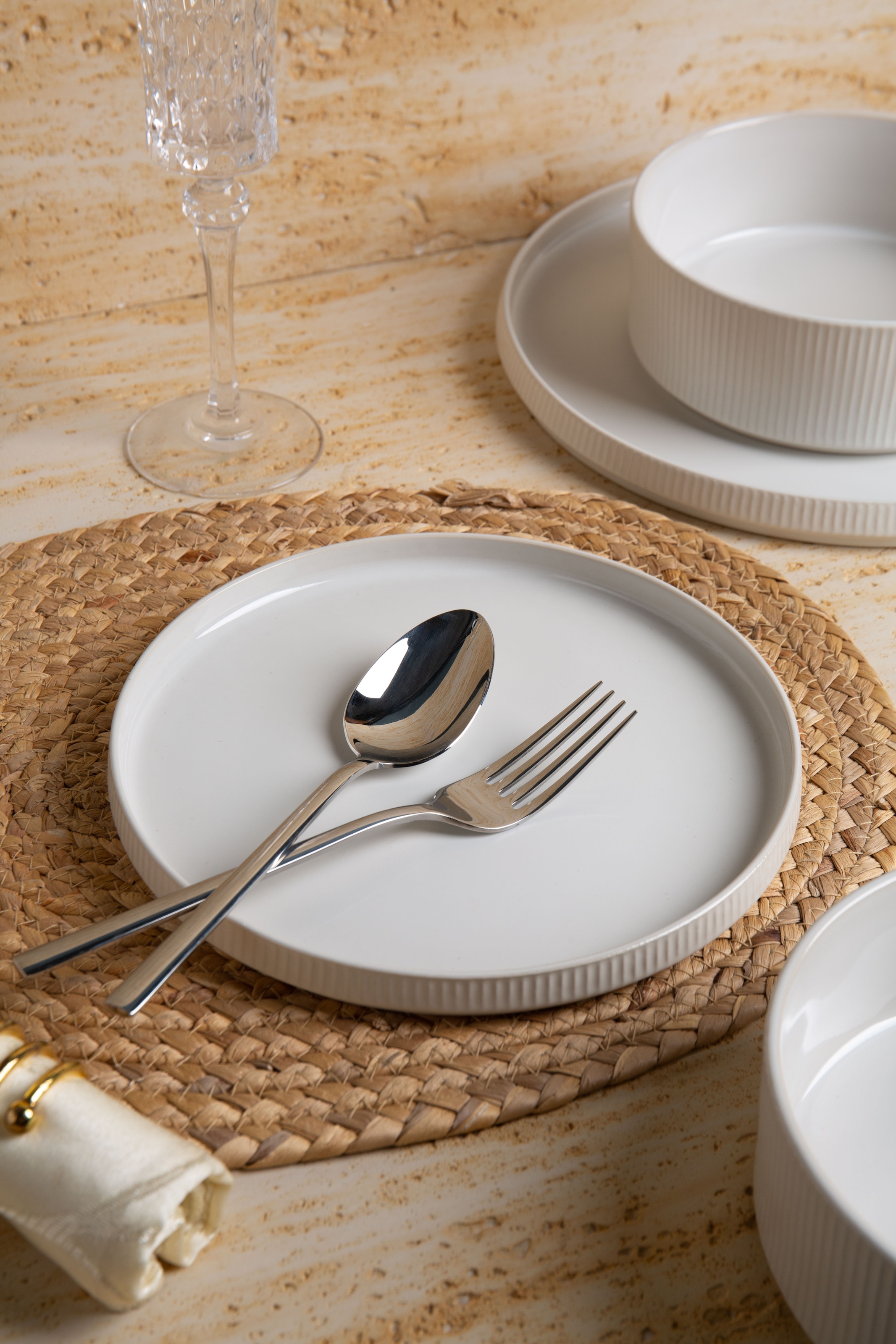 GOODproduct Geschirr-Set »Ylvii, aussen matt, innen reaktiv glasiert« spülmaschinenfest und mikrowellengeeignet