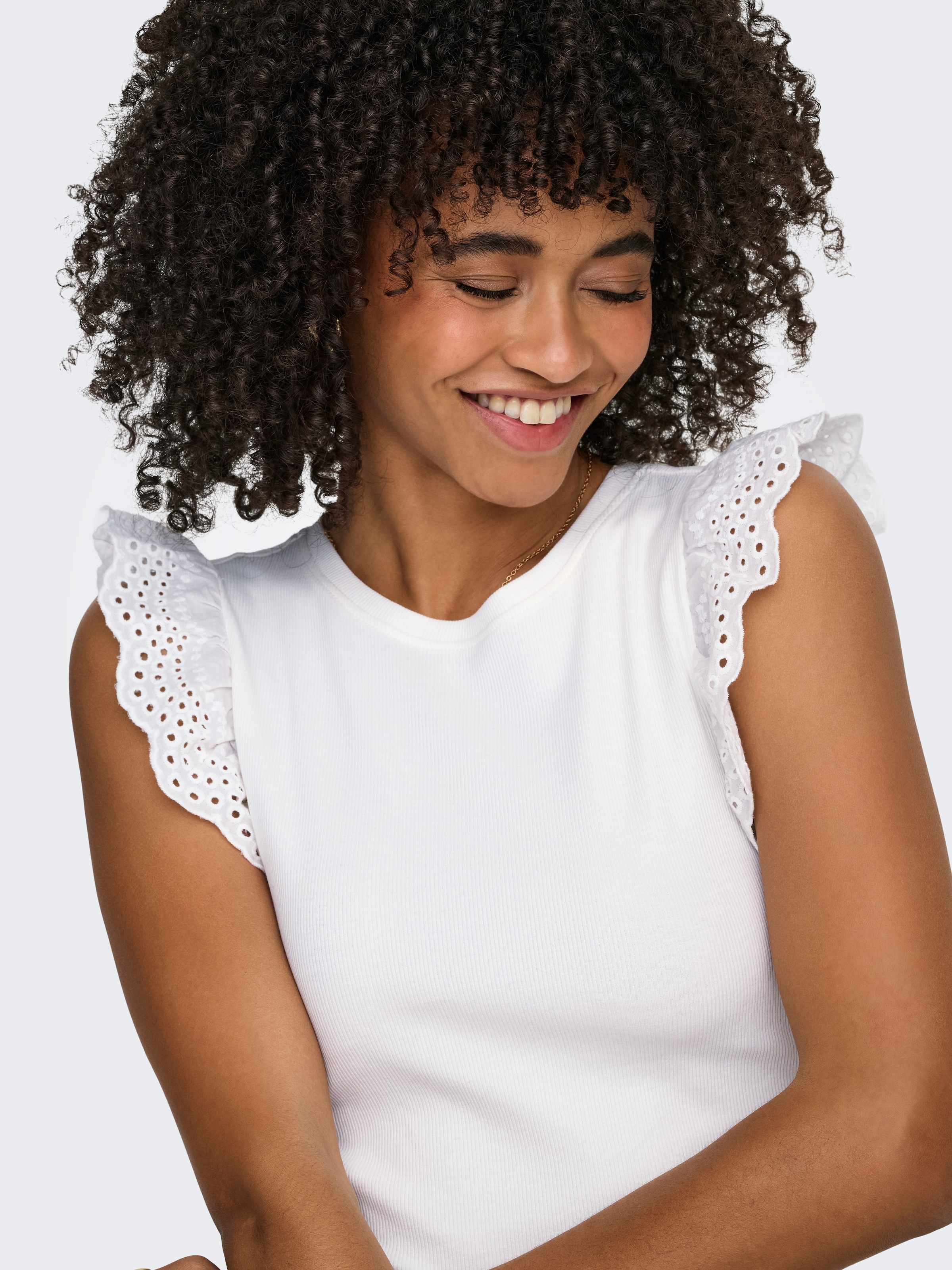 ONLY Top à volants »ONLMATHILDA S/L LACE DETAIL TOP JRS NOOS« mélange de coton, regular fit, col rond