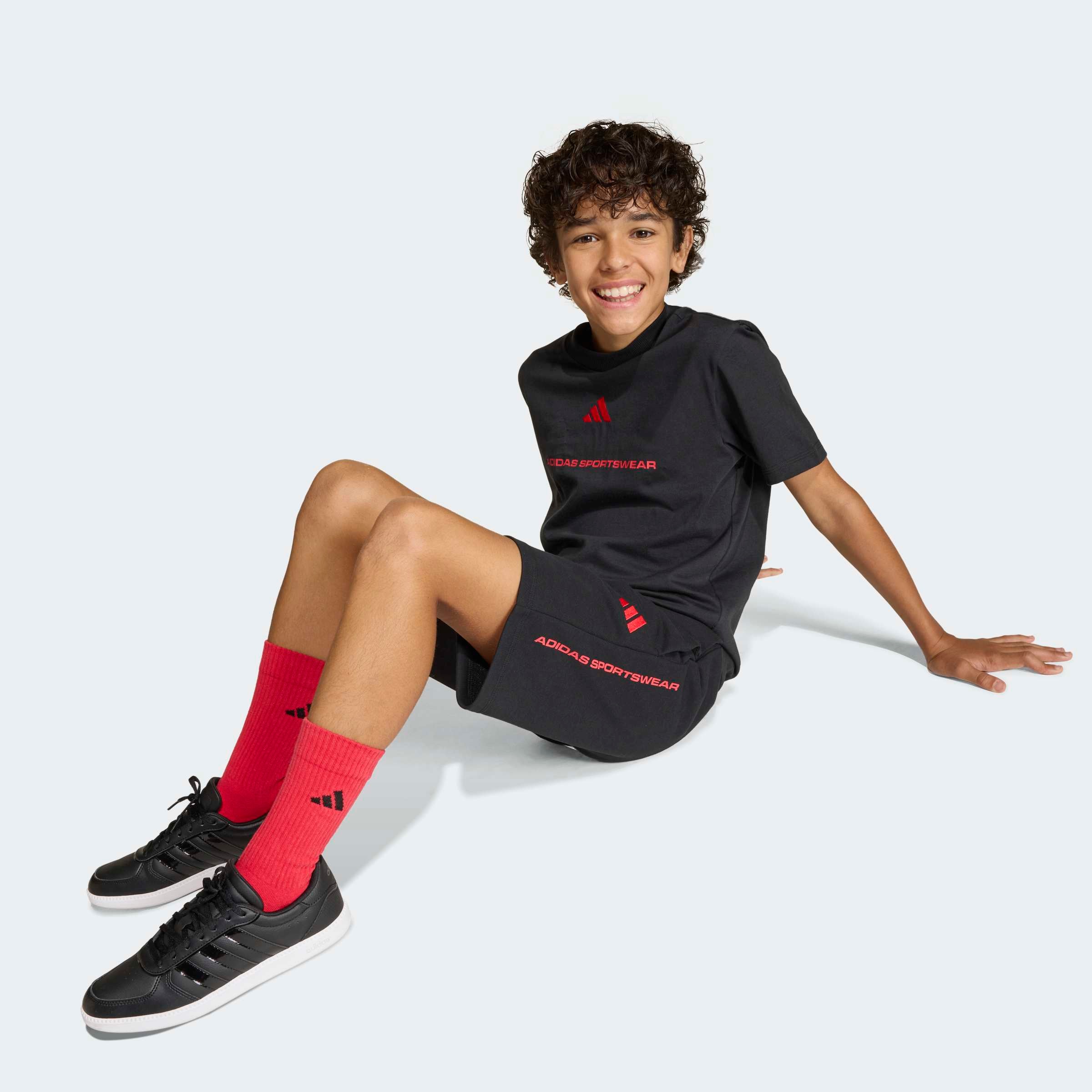 adidas Sportswear Short »ADIDAS JUNGEN FRENCH TERRY SLOGAN KINDER«  aus Baumwolle und Polyester, mit weitenregulierbarem Kordelzug