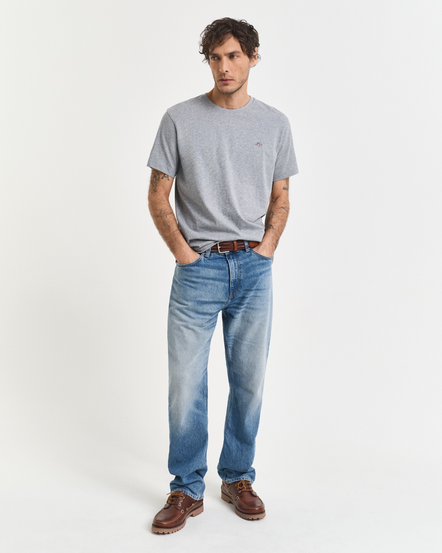 Gant T-shirt »REG SHIELD SS T-SHIRT« mit Logostickerei auf der Brust