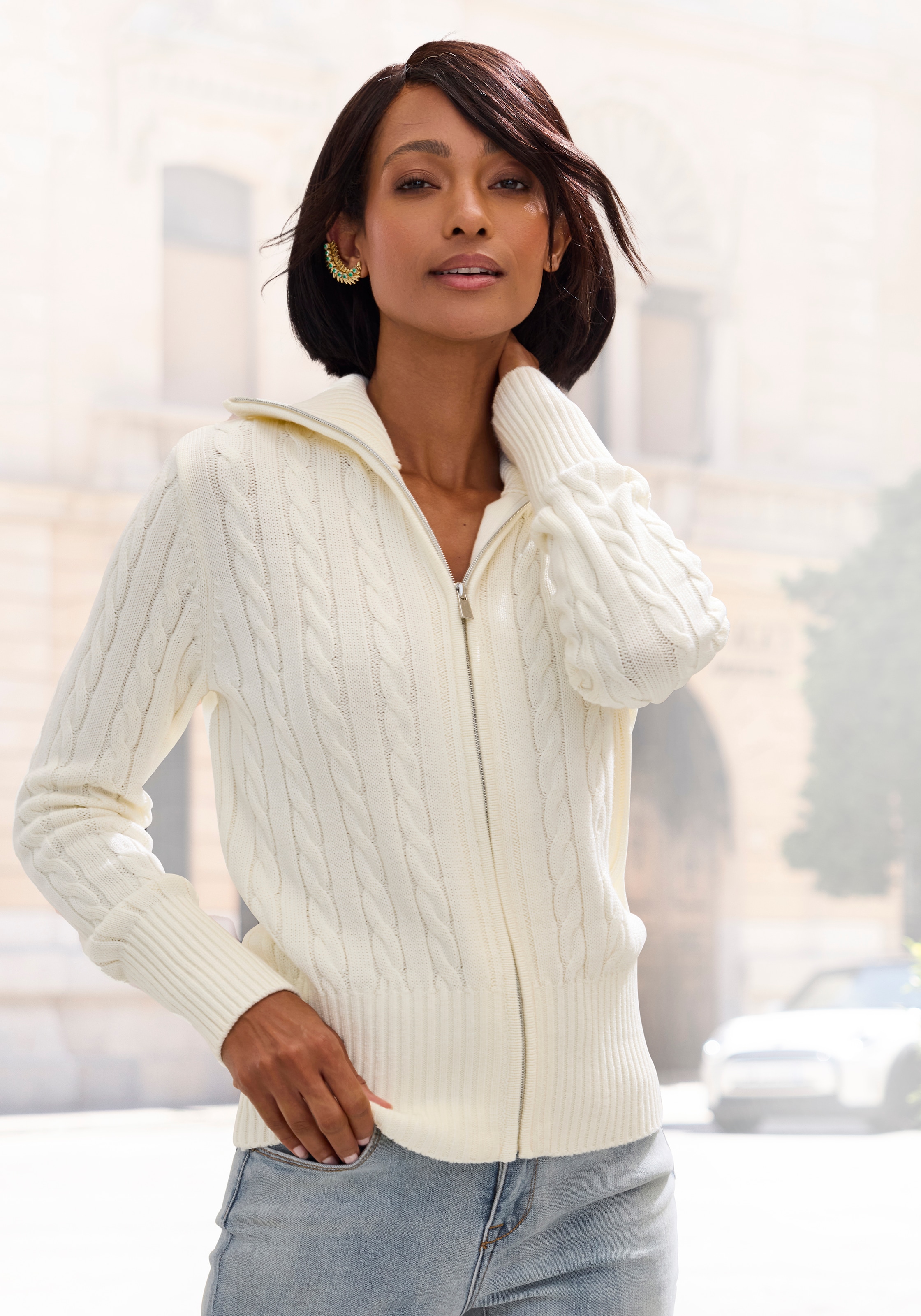 LASCANA Strickjacke »mit Zopfstrickmuster und Reissverschluss« gemütlicher Cardigan, figurbetonte Form mit Kragen, Zopfmuster