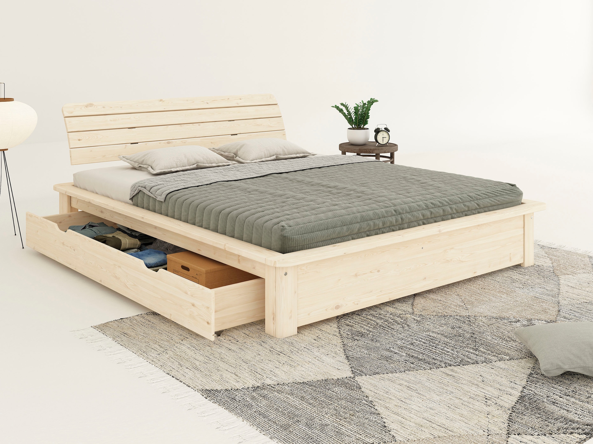 GOODproduct Lit en bois massif »Antri, Futonbett, ergonomisch geformtes Kopfteil, stilvolles Design« Rahmen zur Ablage von Smartphone, mit Lattenrost, Bettkasten optional