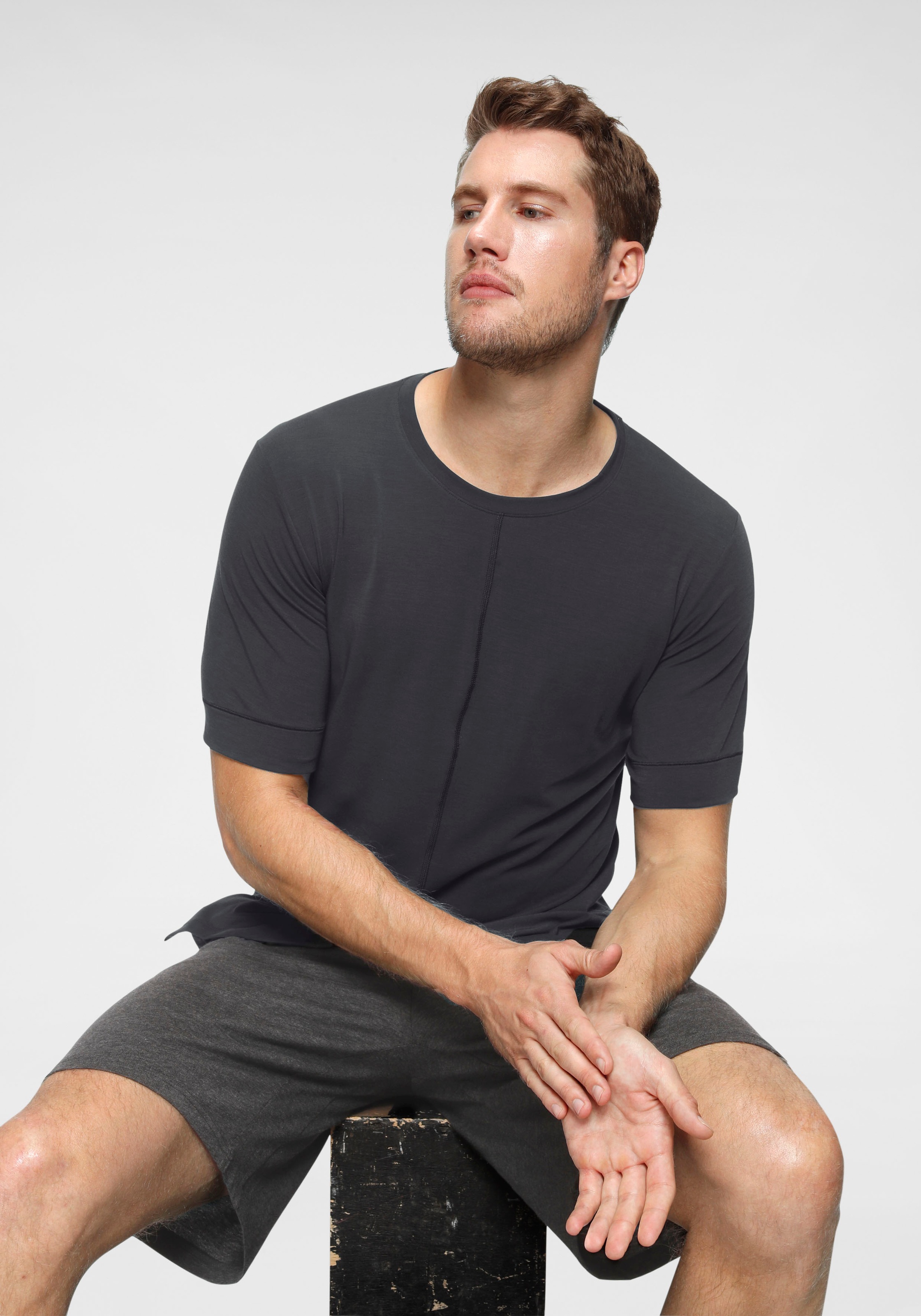Image of Nike Yogashirt »YOGA DRI-FIT MENS SHORT-SLEEVE TOP« bei Ackermann Versand Schweiz