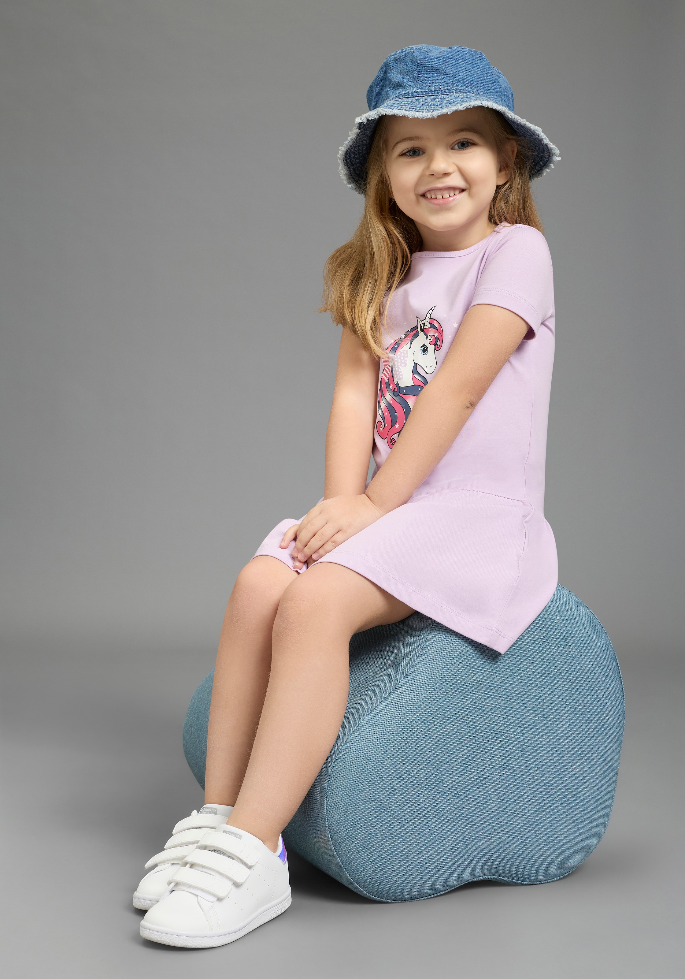 KIDSWORLD Robe en jersey »mit Einhorn« en coton et élasthanne, manches courtes