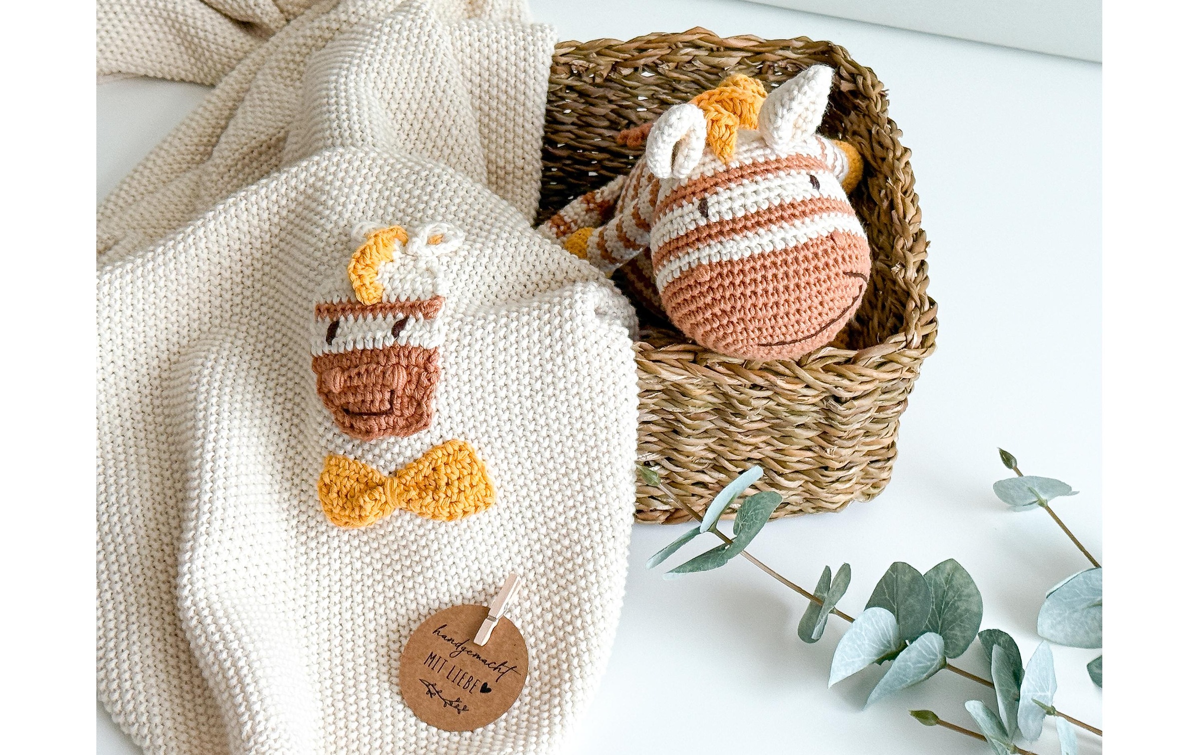   Neugeborenen-Geschenkset »Welcomebabybox Enno – Decke & Zebra« 2 Stk. Kuschelige 2-teilige Geschenkbox für Babys