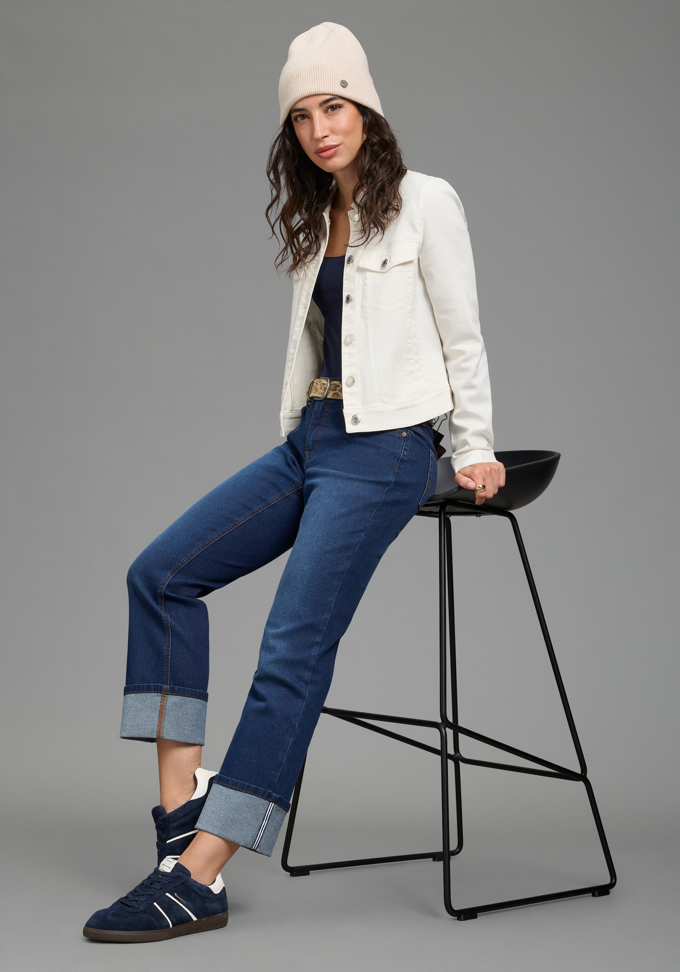 Arizona Straight-Jeans »mit Turn-Up« gerader Straight-Fit, langer Schnitt, mit Knopf- und Reissverschluss