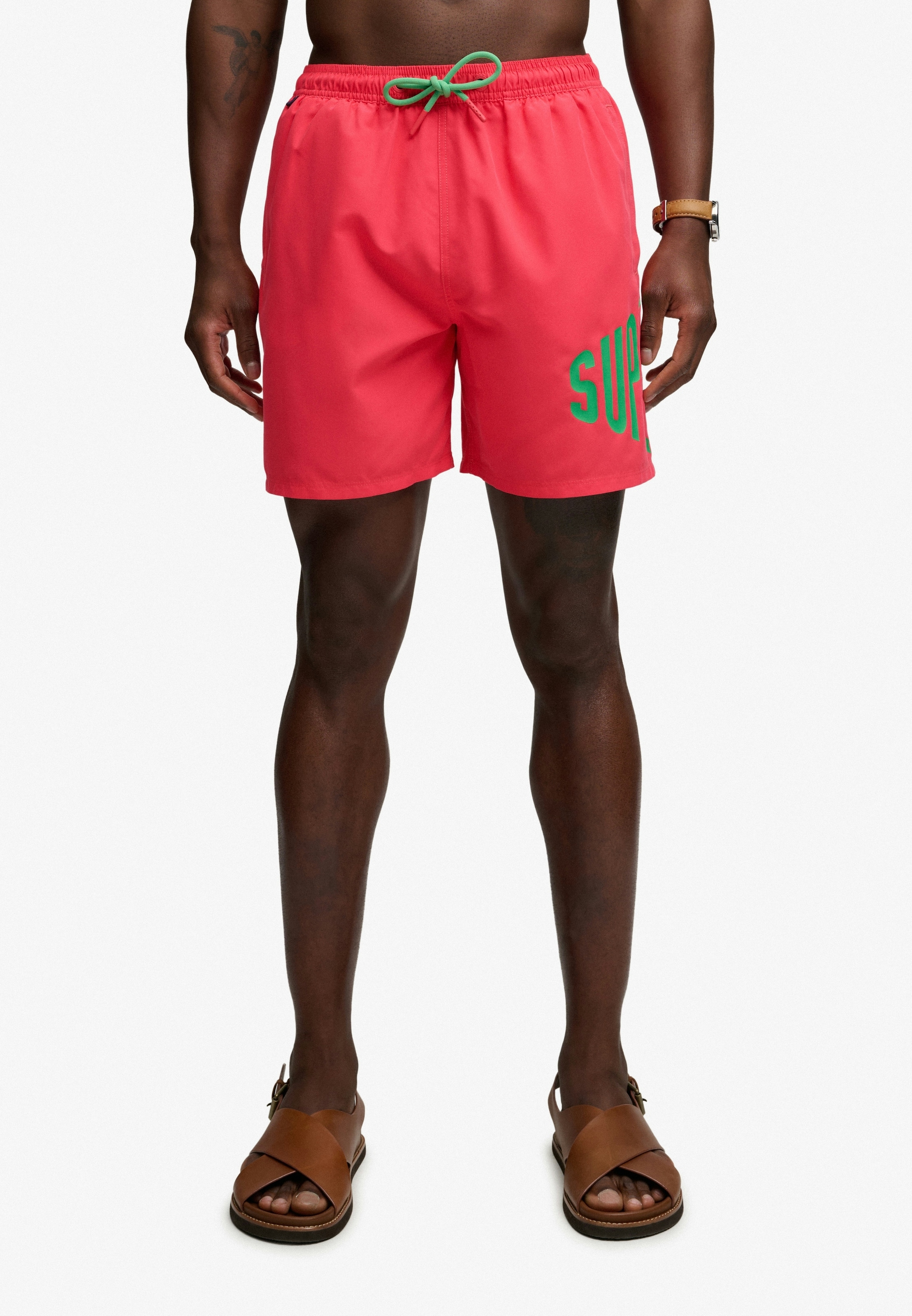 Superdry Short de bain »PRINTED LOGO 16 SWIM SHORT« coupe mode, design uni, en polyester, facile d'entretien