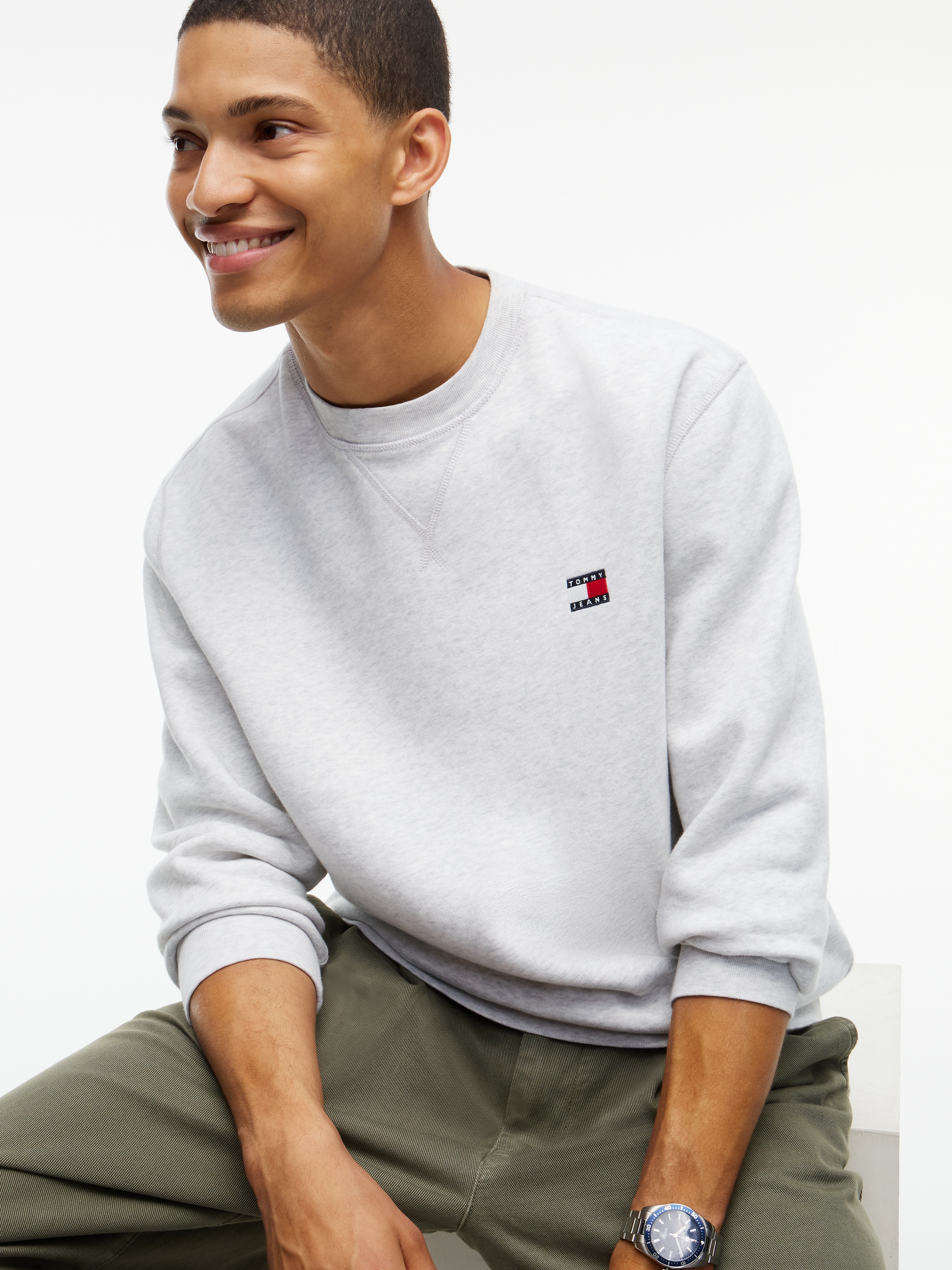 Tommy Jeans Sweat-shirt »REGULAR BADGE CREW«, Coupe régulière avec col rond
