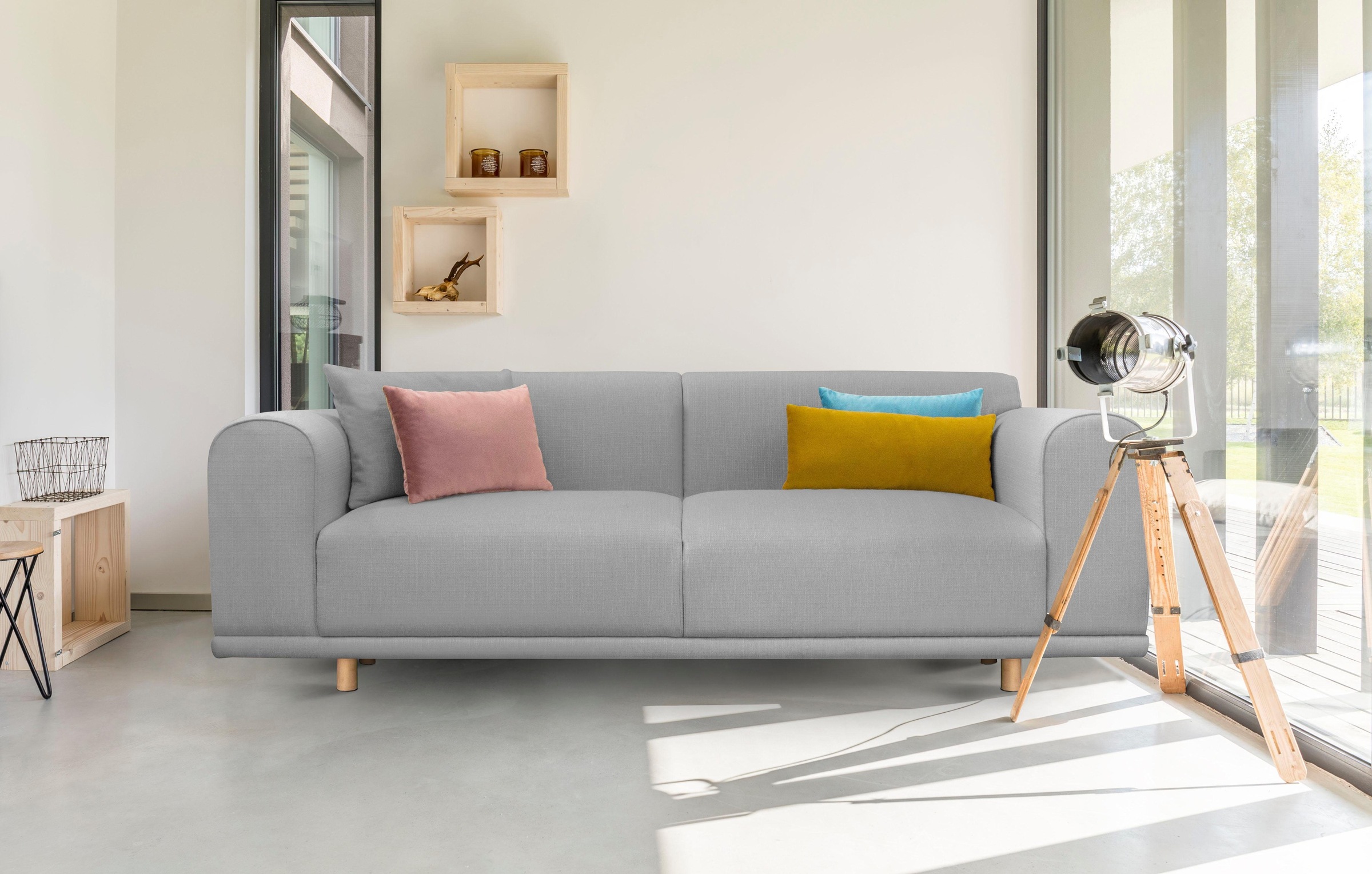 Image of GOODproduct 3-Sitzer "Maroon" in skandinavischem Design, mit losen Kissen