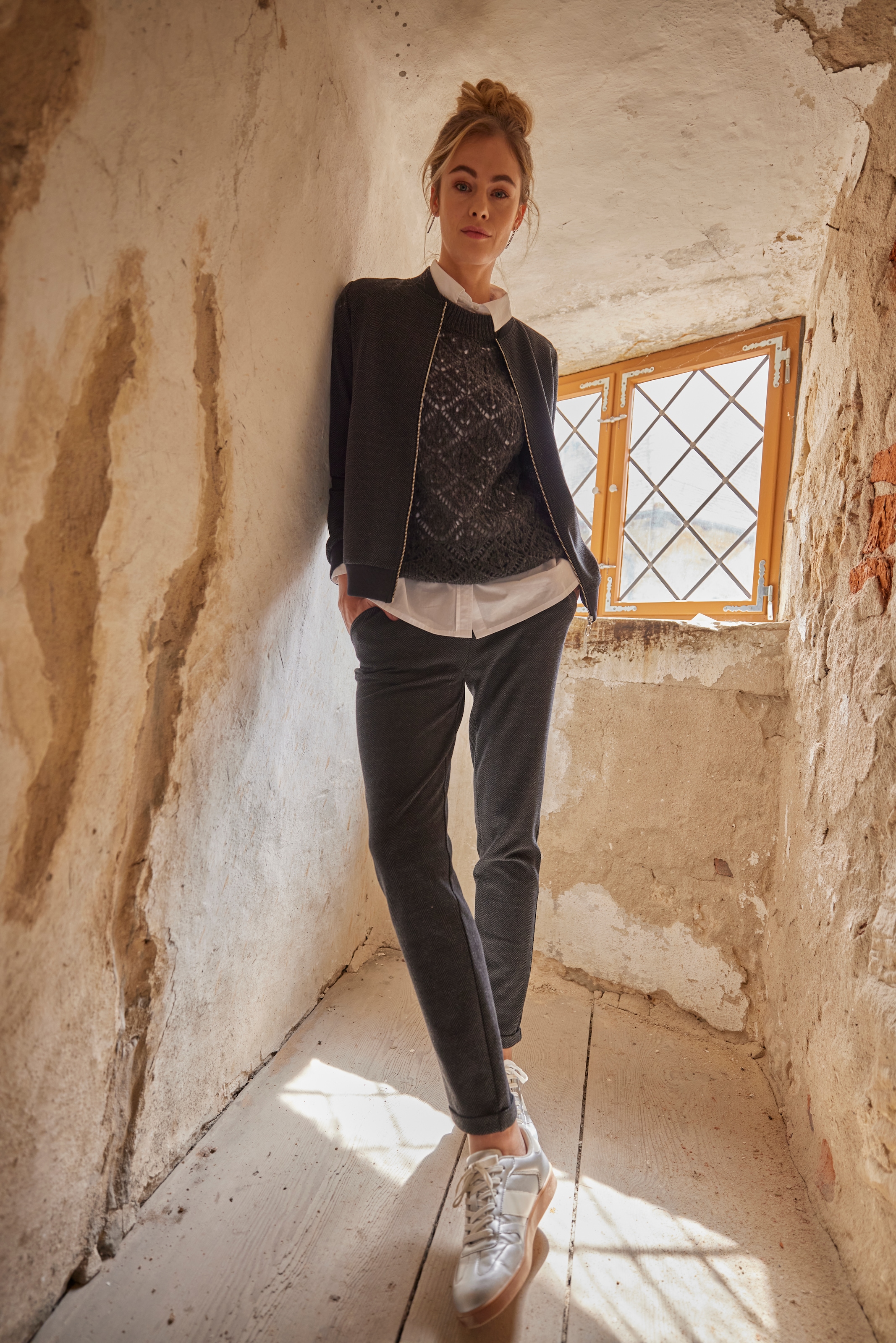 Aniston CASUAL Schlupfhose, mit trendigem Fischgrat-Muster - NEUE KOLLEKTION