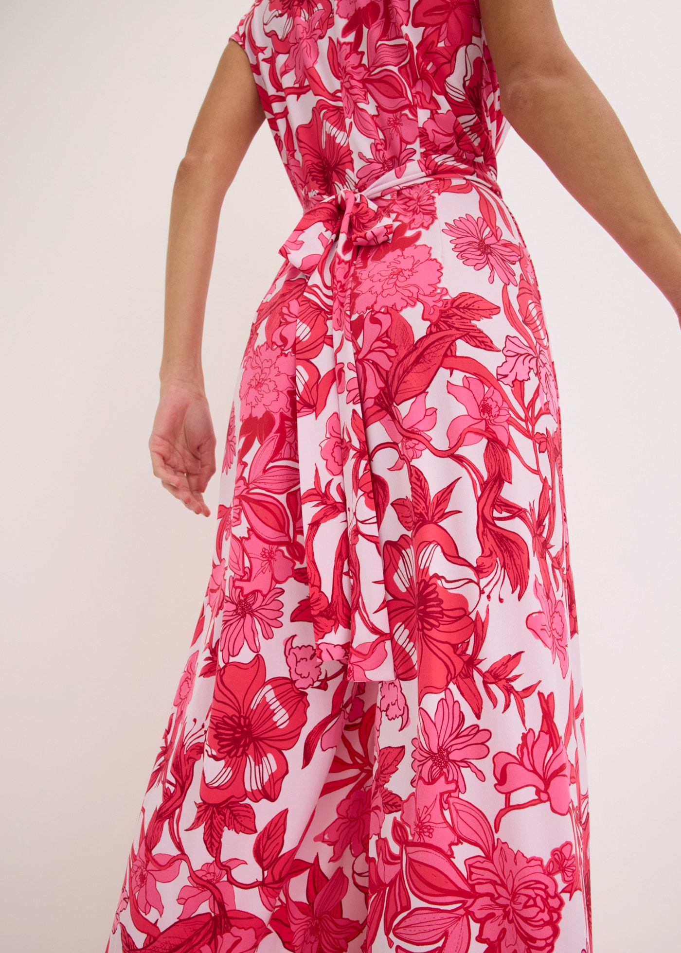 bonprix Jumpsuit floral bedruckt, weites Bein, mit Drapierung in der Taille, ärmellos