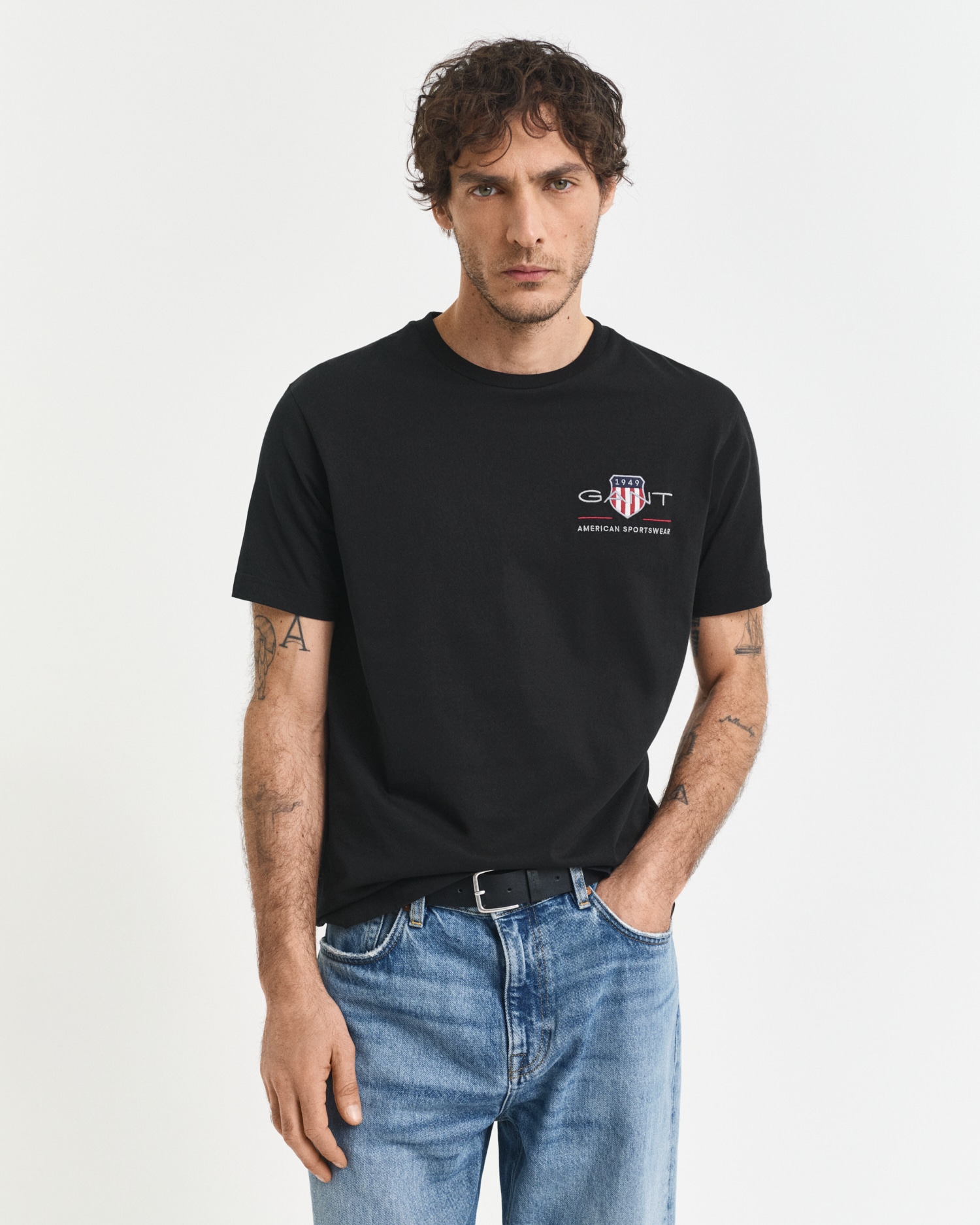 Gant T-shirt »REG ARCHIVE SHIELD EMB SS T-SHIRT« von dem Archiv aus den 1980er-Jahren inspiriert