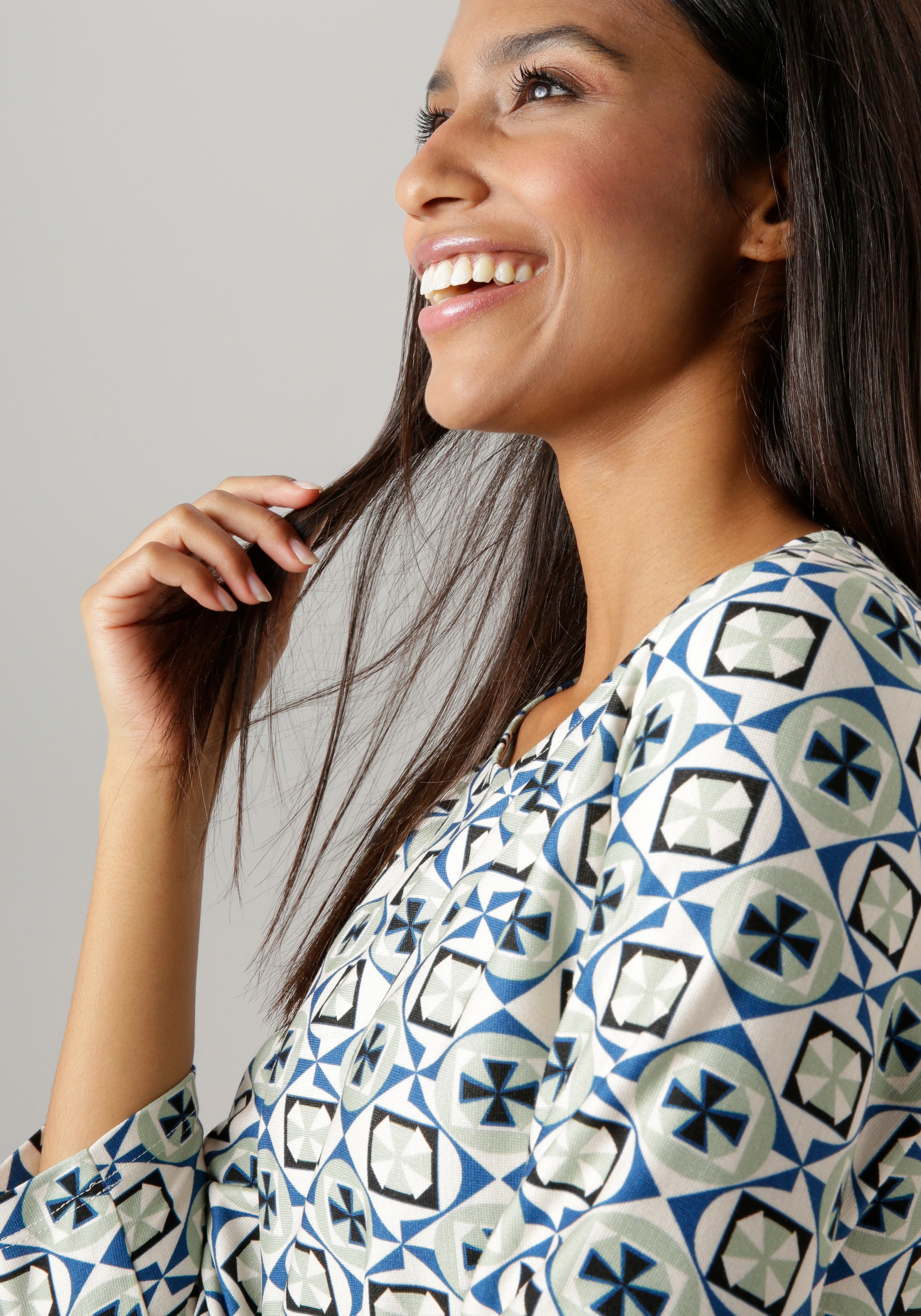 Aniston SELECTED Jerseykleid, mit geometrischem Muster und aufgedruckter Bordüre - NEUE KOLLEKTION