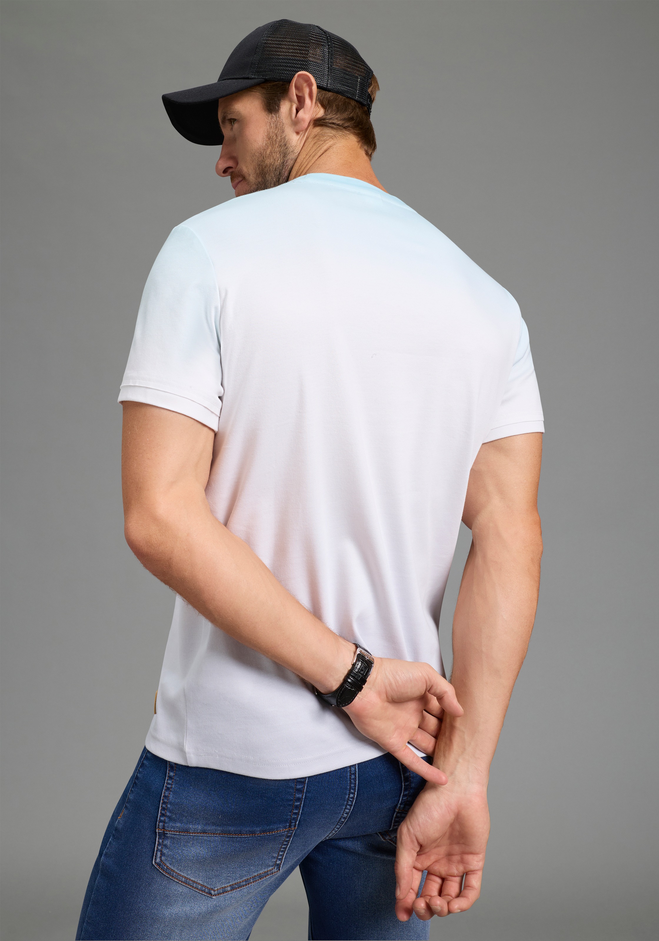 KangaROOS T-shirt schmale Passform, Halbarm, angesetztes Bündchen am Ärmelabschluss