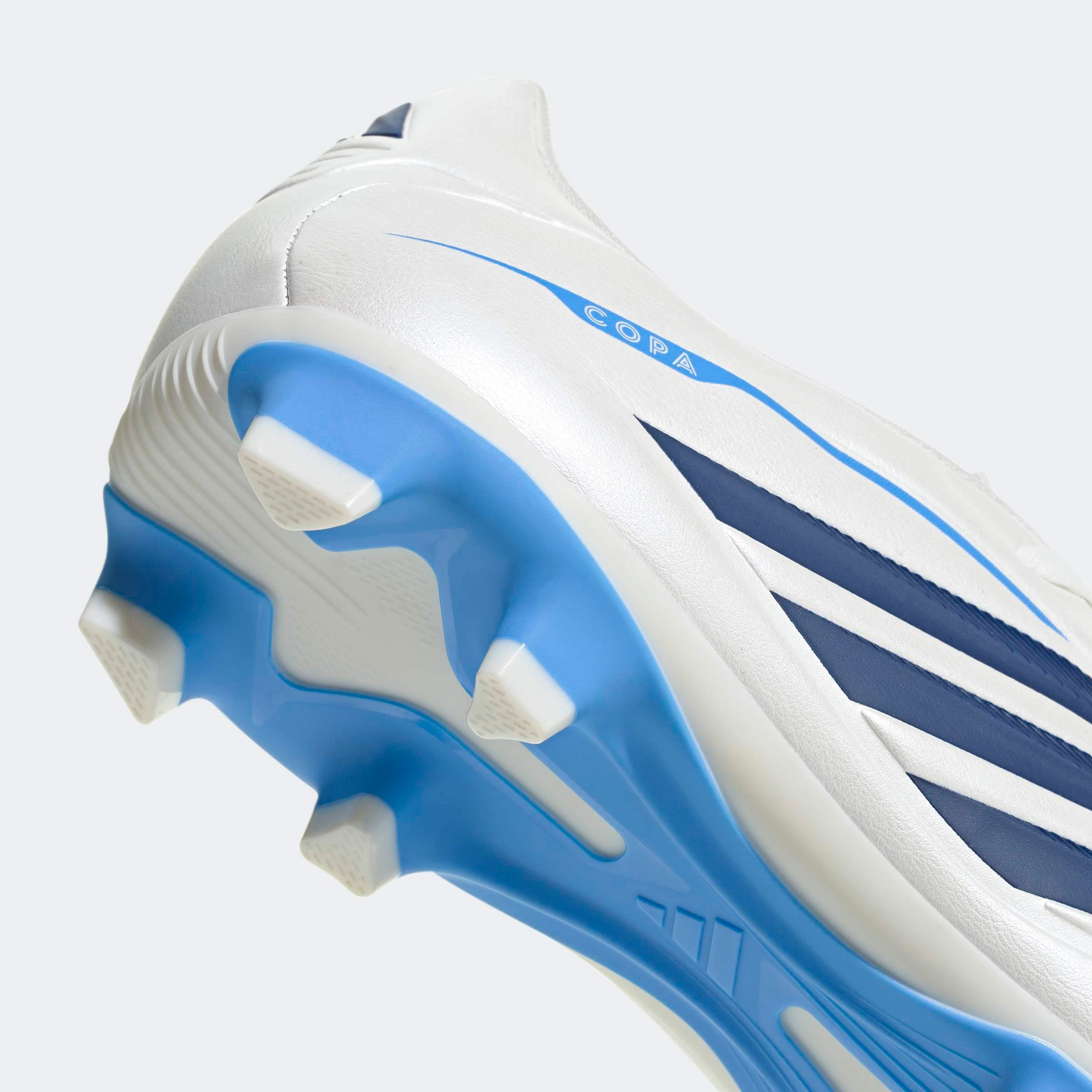 adidas Performance Chaussure de football »COPA PURE IV CLUB , FESTE / GEMISCHTE BÖDEN«  adapté à de nombreux types de sols