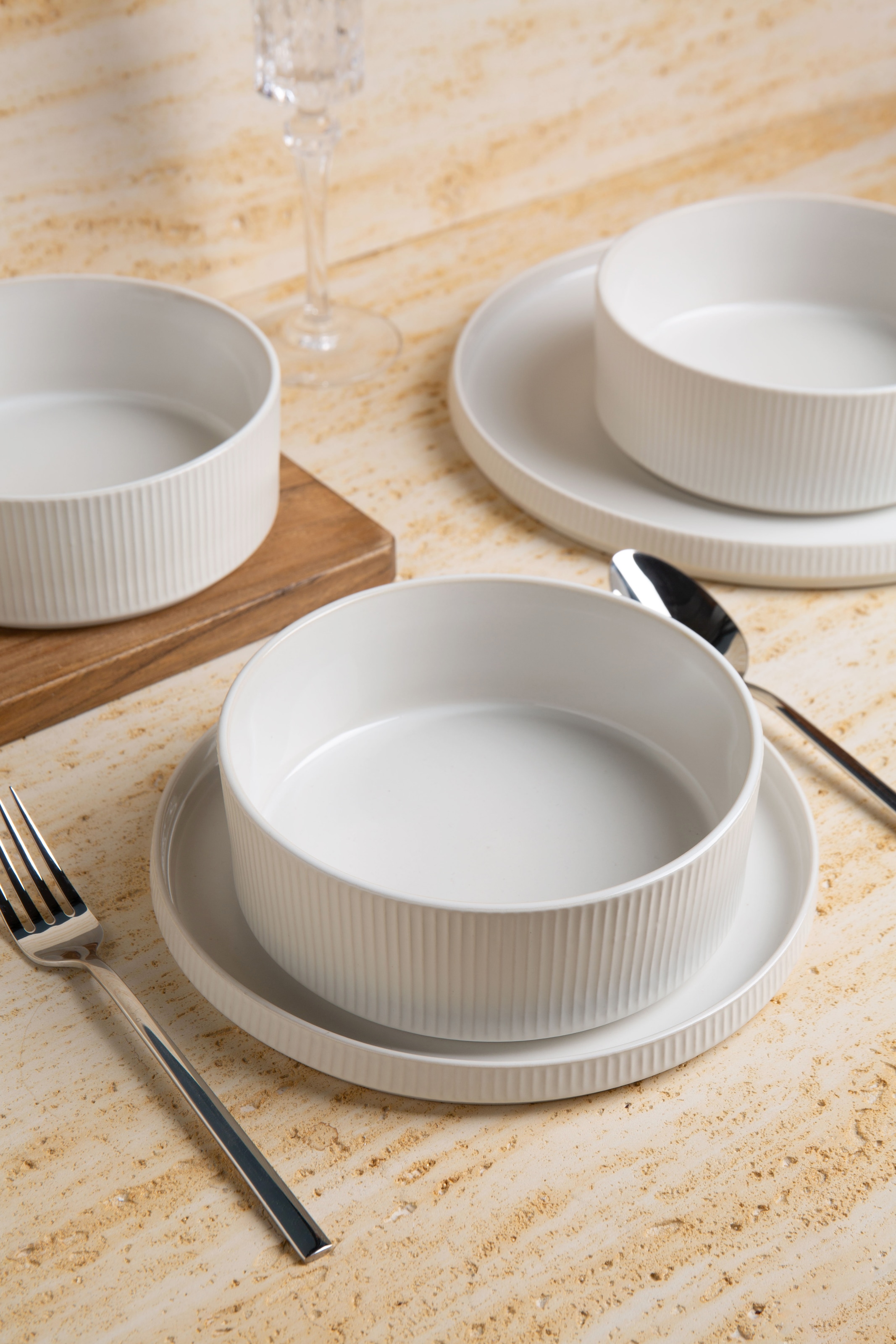 GOODproduct Geschirr-Set »Ylvii, aussen matt, innen reaktiv glasiert« spülmaschinenfest und mikrowellengeeignet