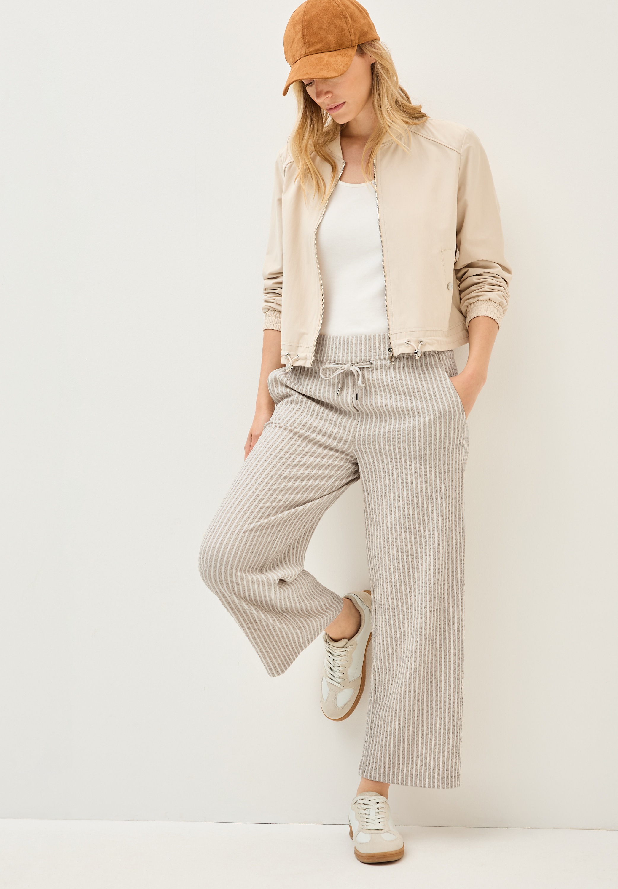 Cecil Stoffhose »Style Neele«, Sommerhose mit Streifen-Muster, Seersucker-Style