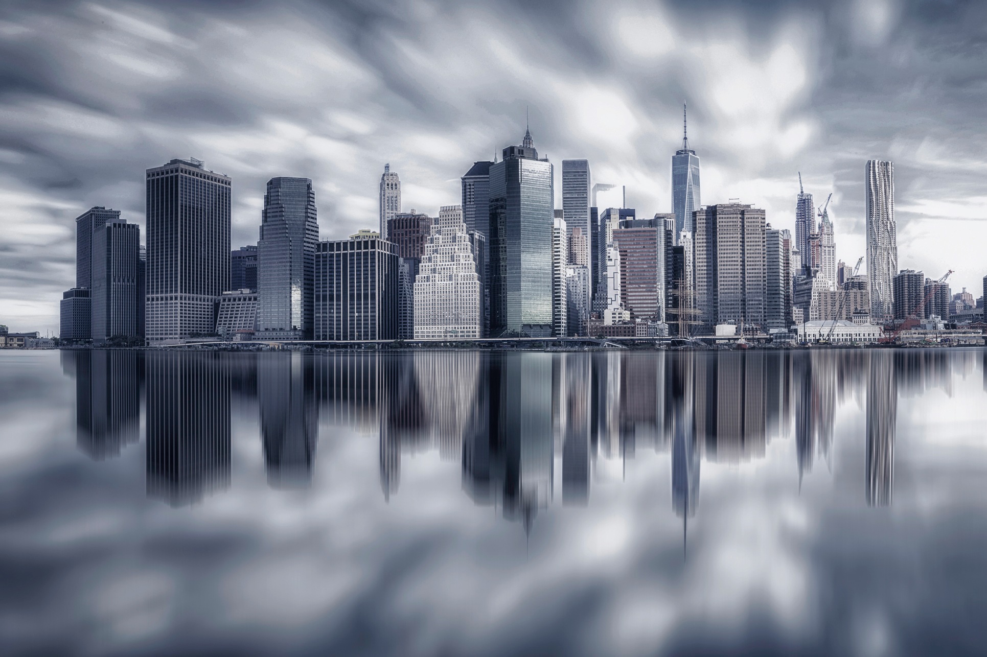 Image of Papermoon Fototapete »Photo-Art MICHAEL ZHENG, MANHATTANREFLEXION«, Vliestapete, hochwertiger Digitaldruck, inklusive Kleister bei Ackermann Versand Schweiz