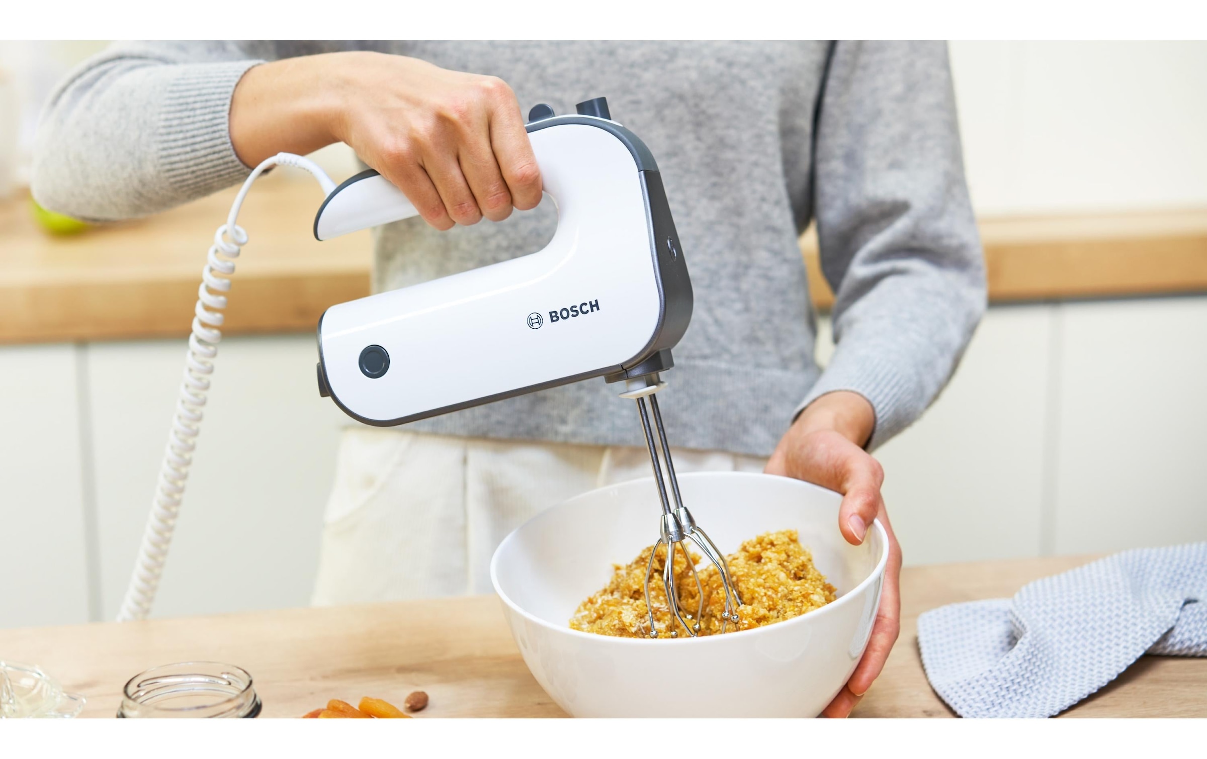 BOSCH Handmixer »MFQ49300, Edelst. Rührbesen/Knethaken, 5 Stufen, Spiralkabel« 850 W Turbotaste, Soft-Touch-Griff, leichtes Gehäuse, Made in Europe