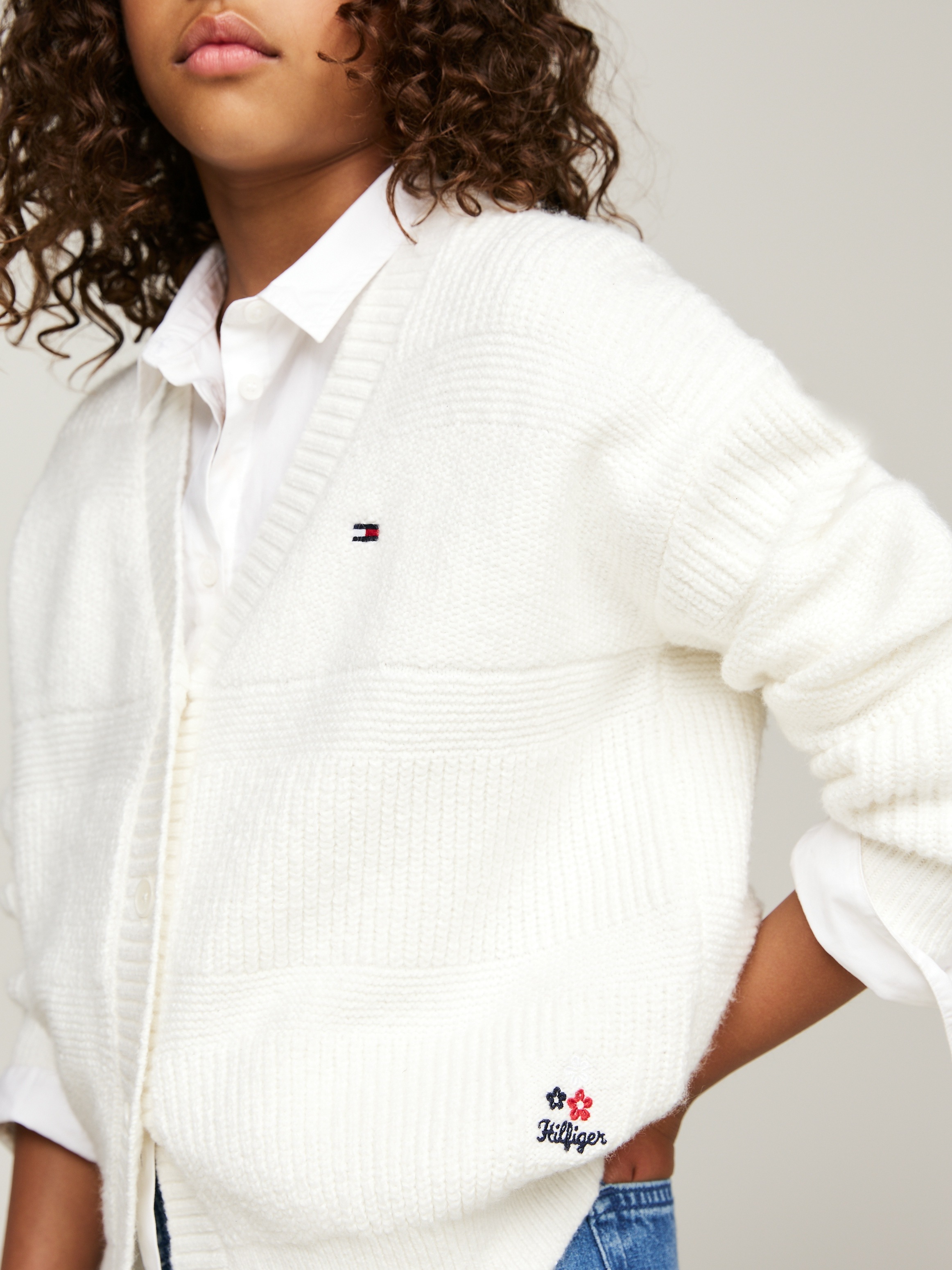 Tommy Hilfiger Strickjacke »MIX TEXTURED CARDIGAN«, Kinder bis 16 Jahre mit Logostickerei