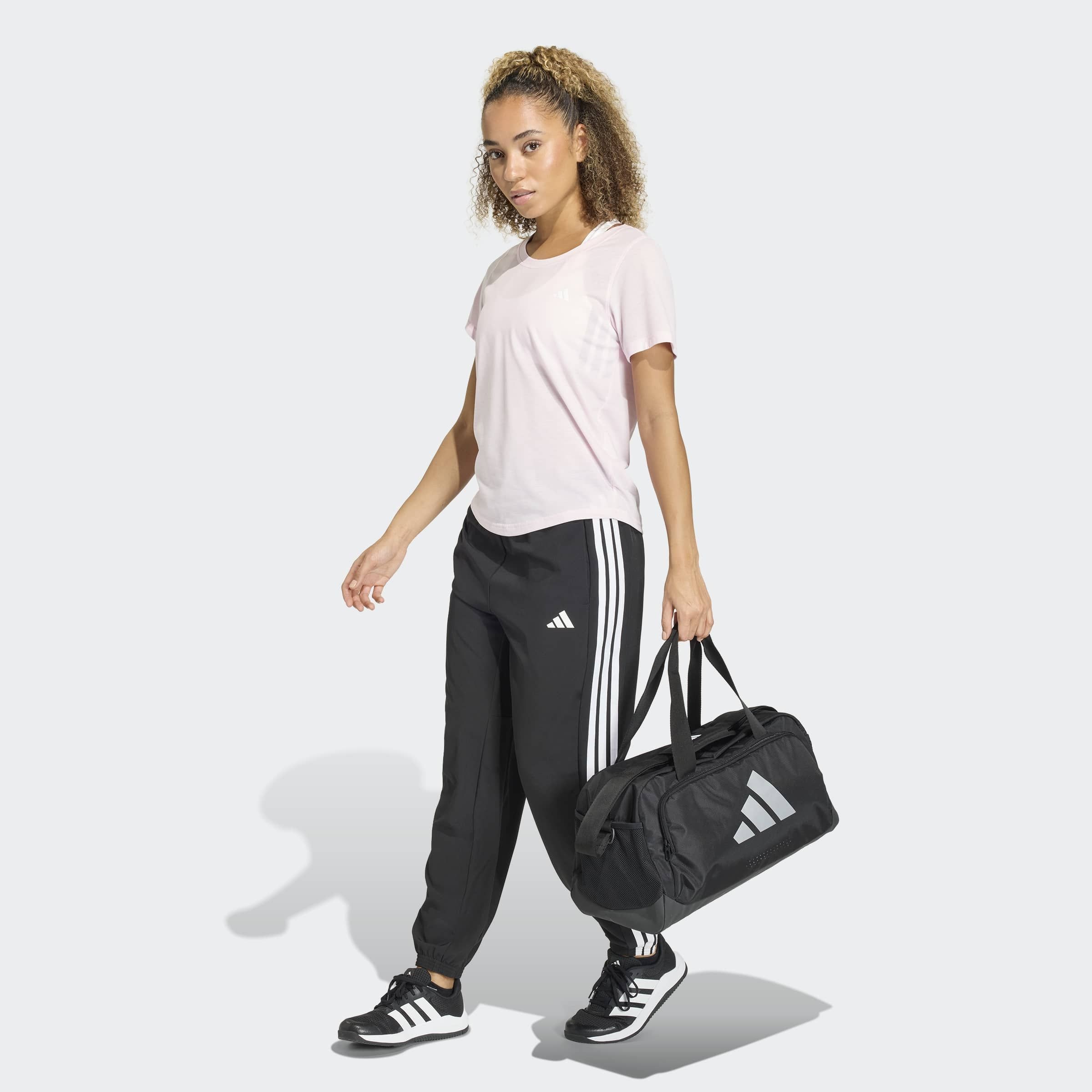 adidas Performance T-shirt »WORKOUT ESSENTIALS MIT TIEFEM AUSSCHNITT« pour un look sportif au quotidien et à l'entraînement, sans fermeture